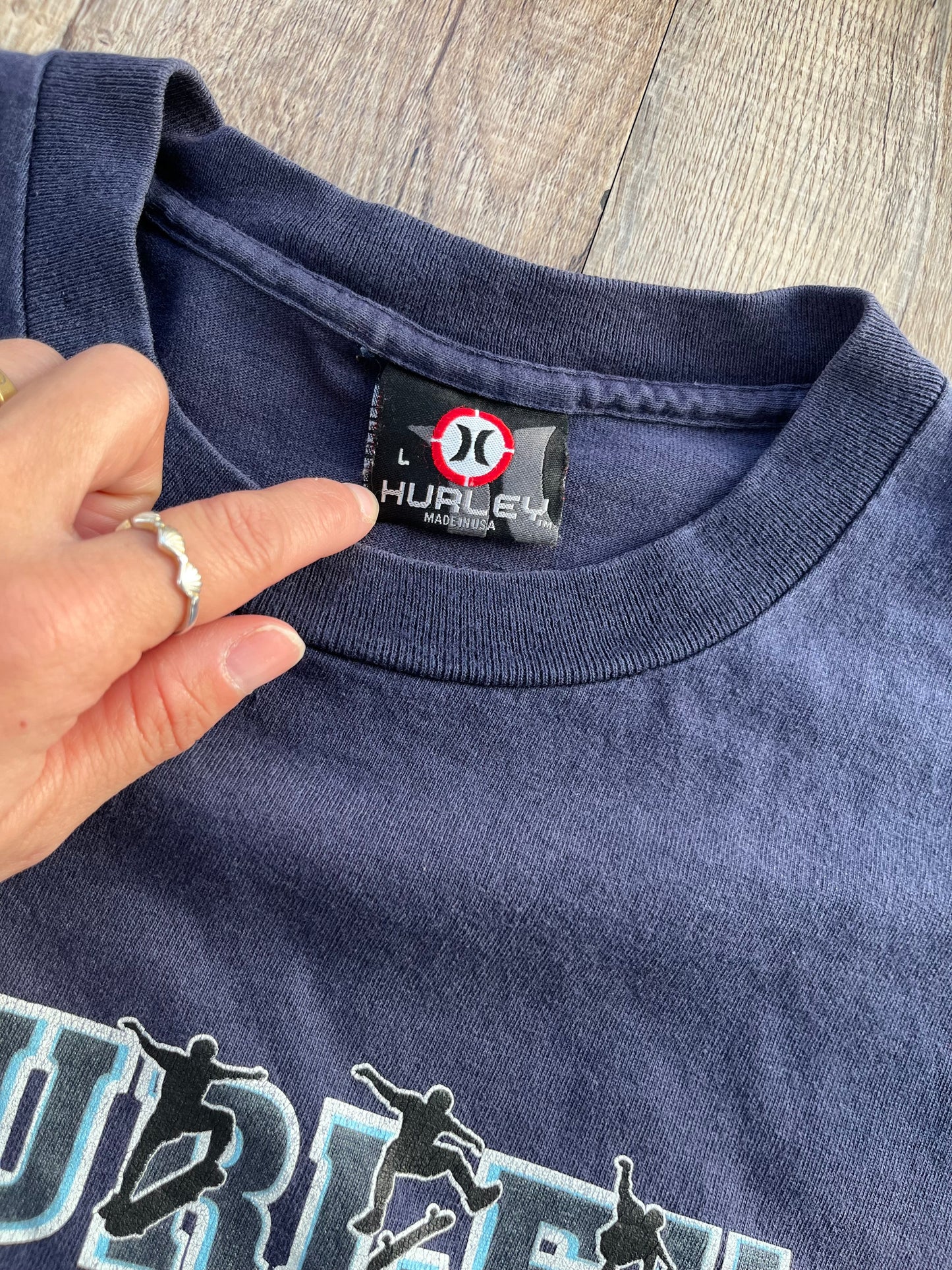 90s/Early 2000s HURLEY Skate Design T-shirt (men's L)