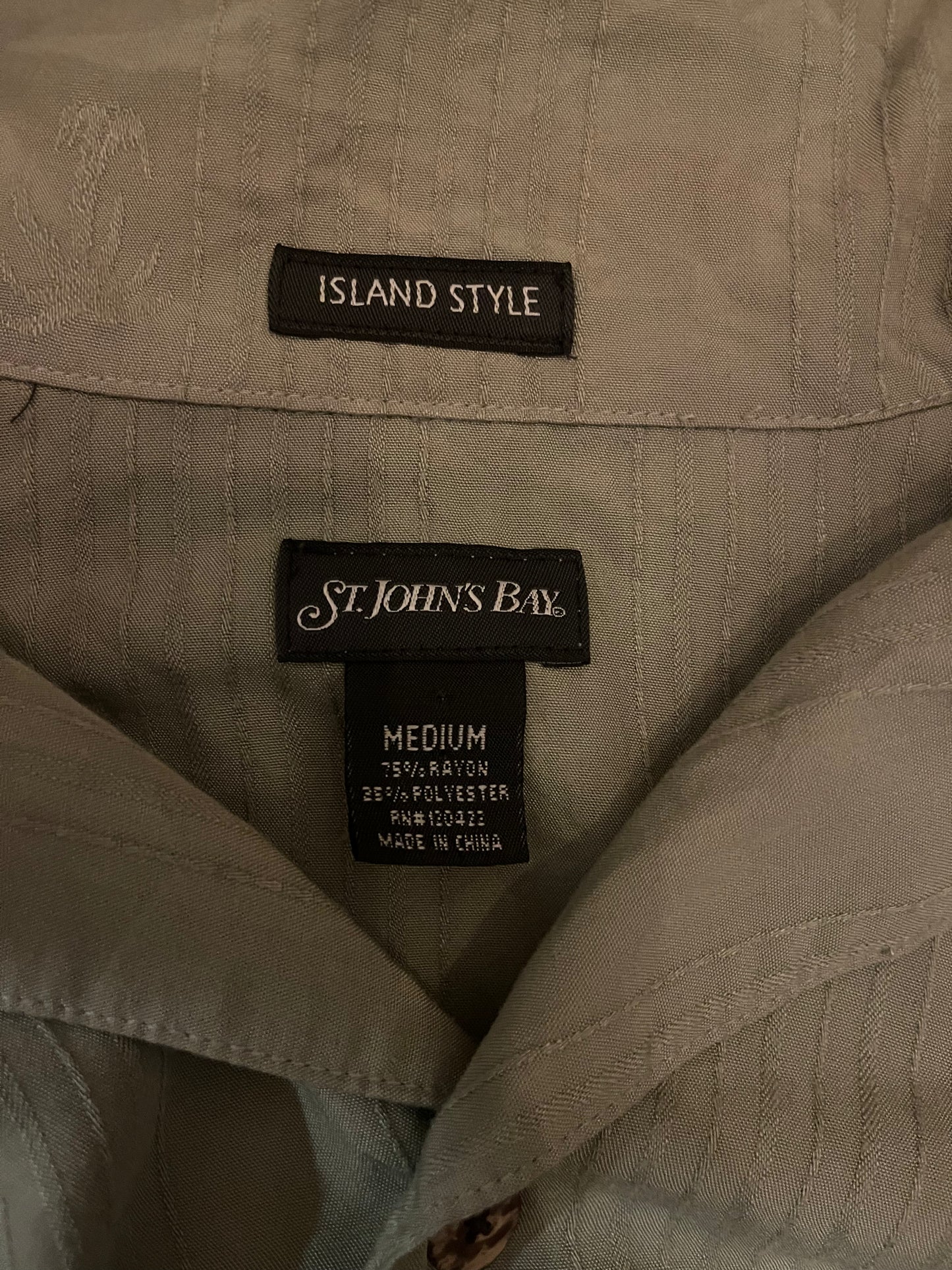 St.John's Bay Rayon Resort Shirt (men's M)