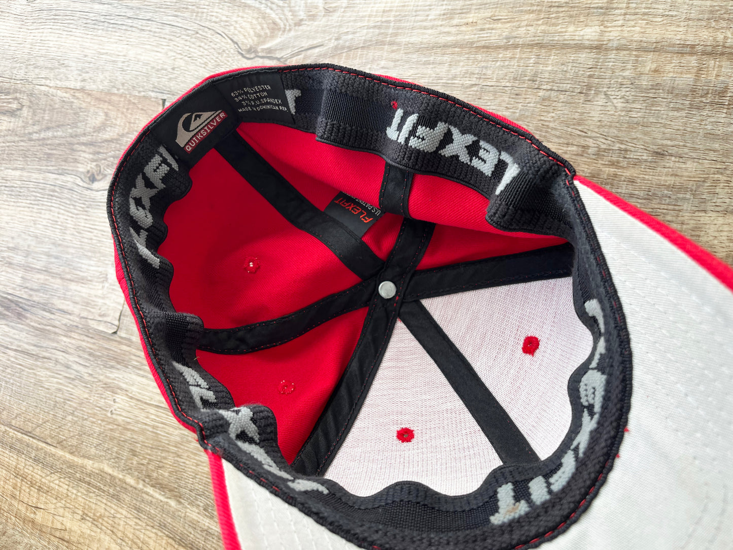 【USED】Quiksilver FLEXFIT Cap Red