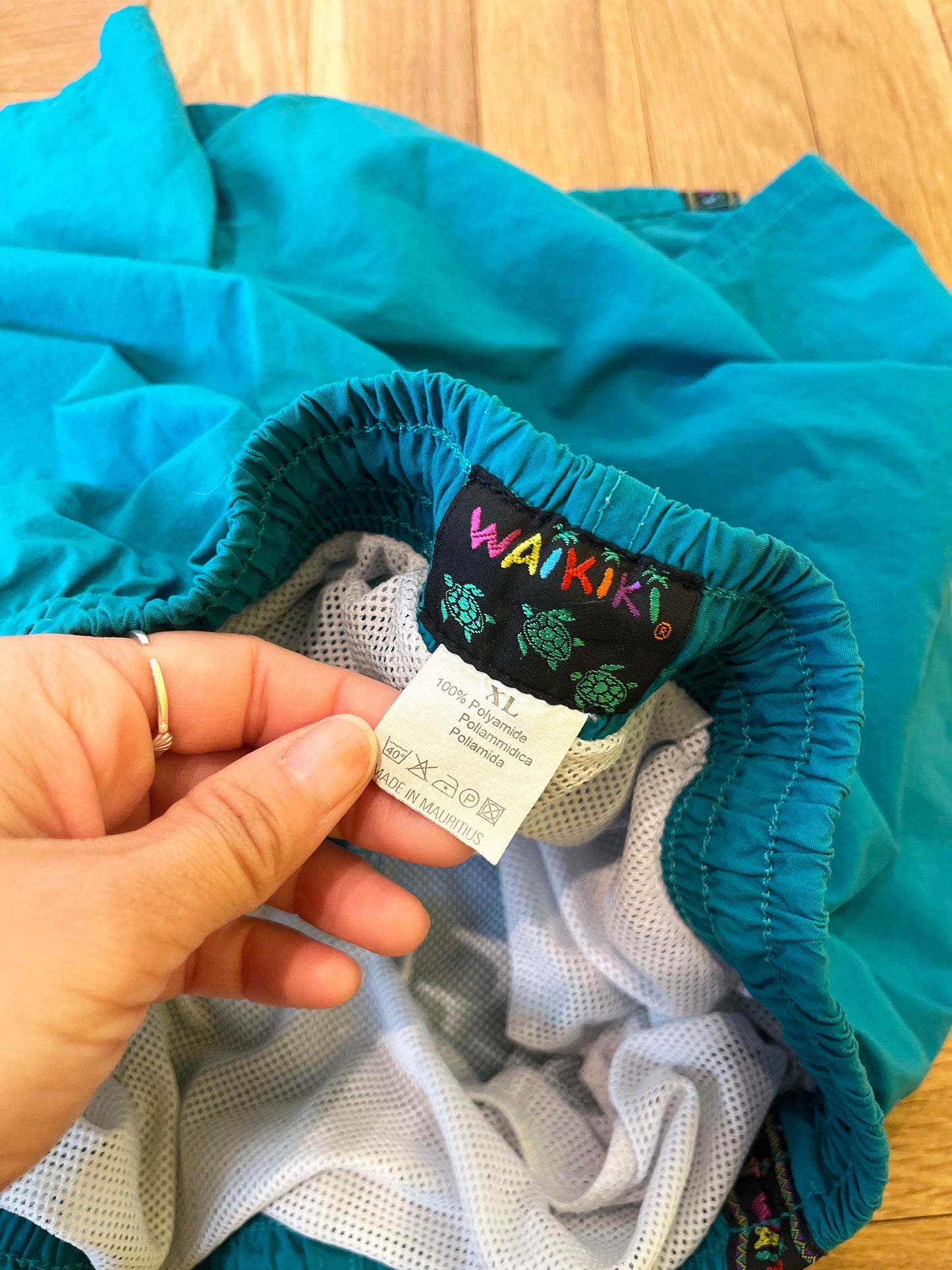 【EURO vintage】WAIKIKI MAURITIUS NYLON beach shorts (size XL)