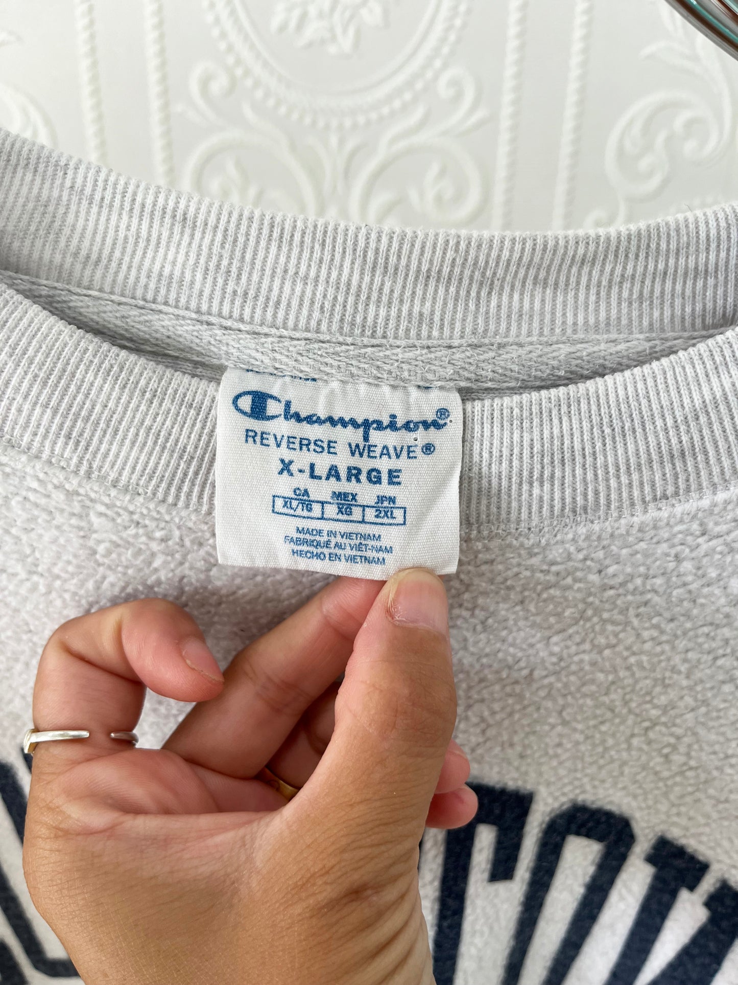 【champion】90's Vintage Georgetown university champion reverse weave sweatshirt (men's XL)