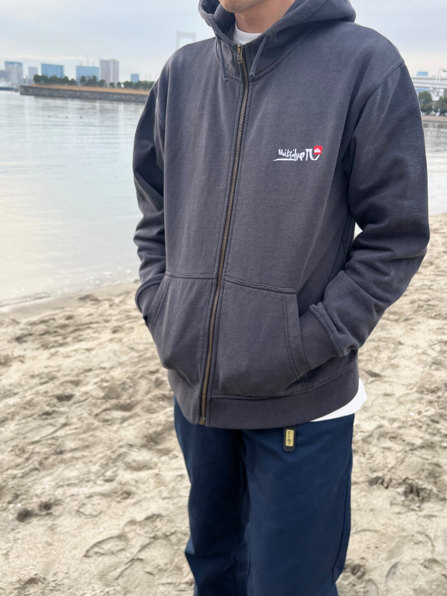 Early 2000's Quiksilver Cotton Full zip Hoodie (men's L)