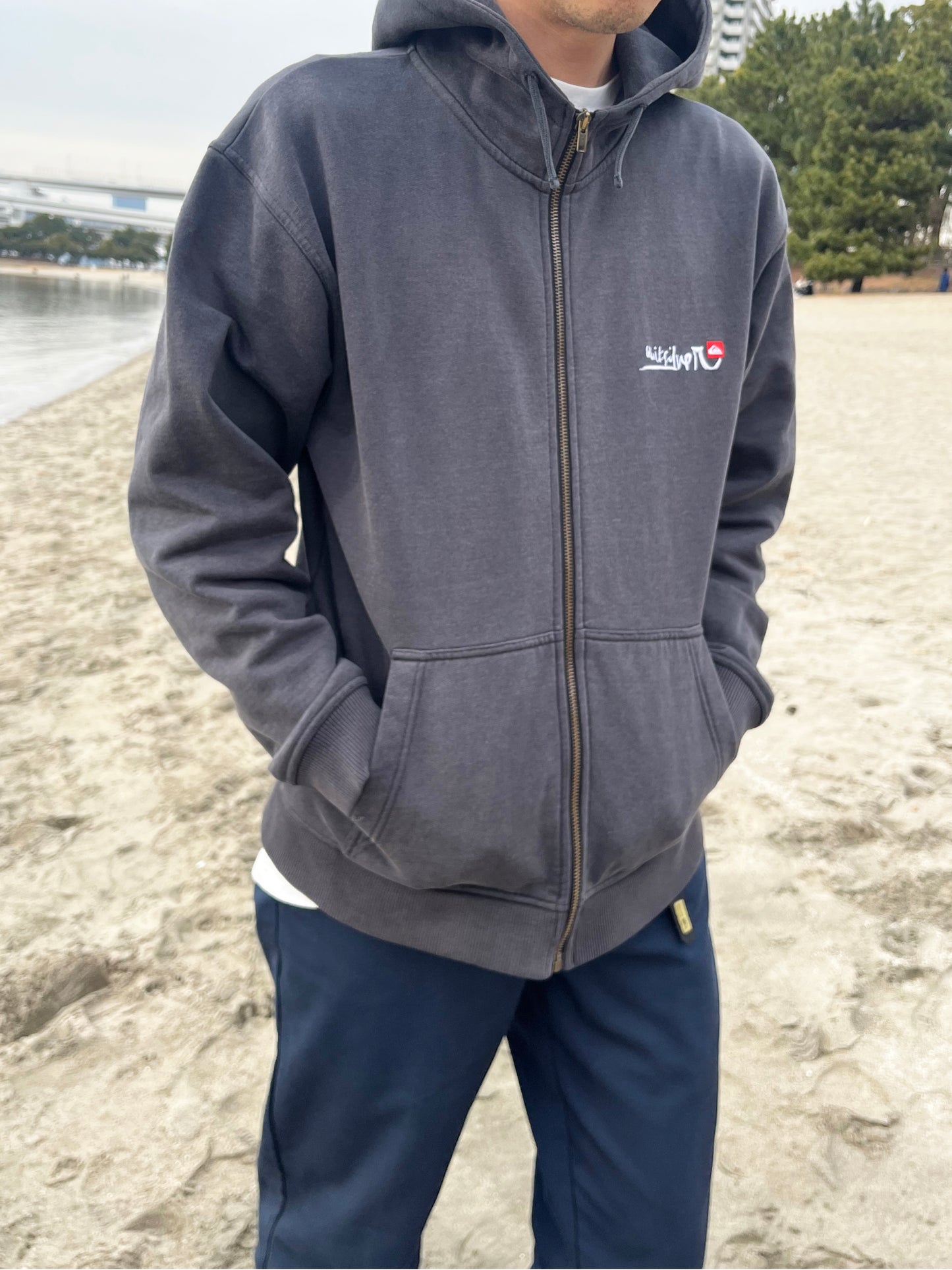 Early 2000's Quiksilver Cotton Full zip Hoodie (men's L)
