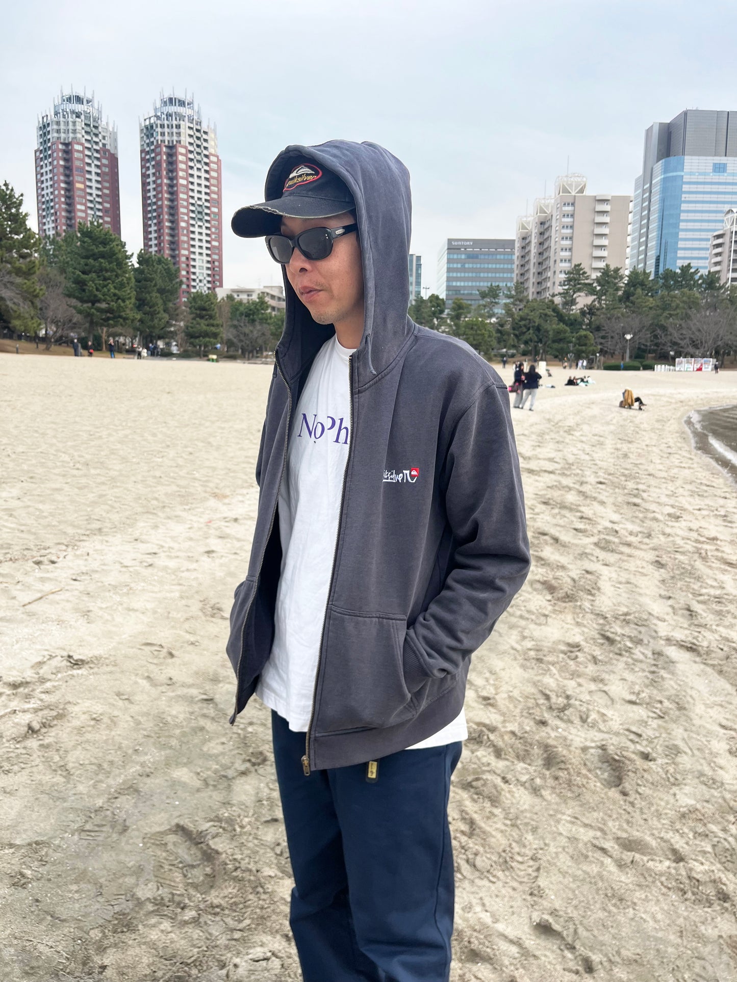 Early 2000's Quiksilver Cotton Full zip Hoodie (men's L)