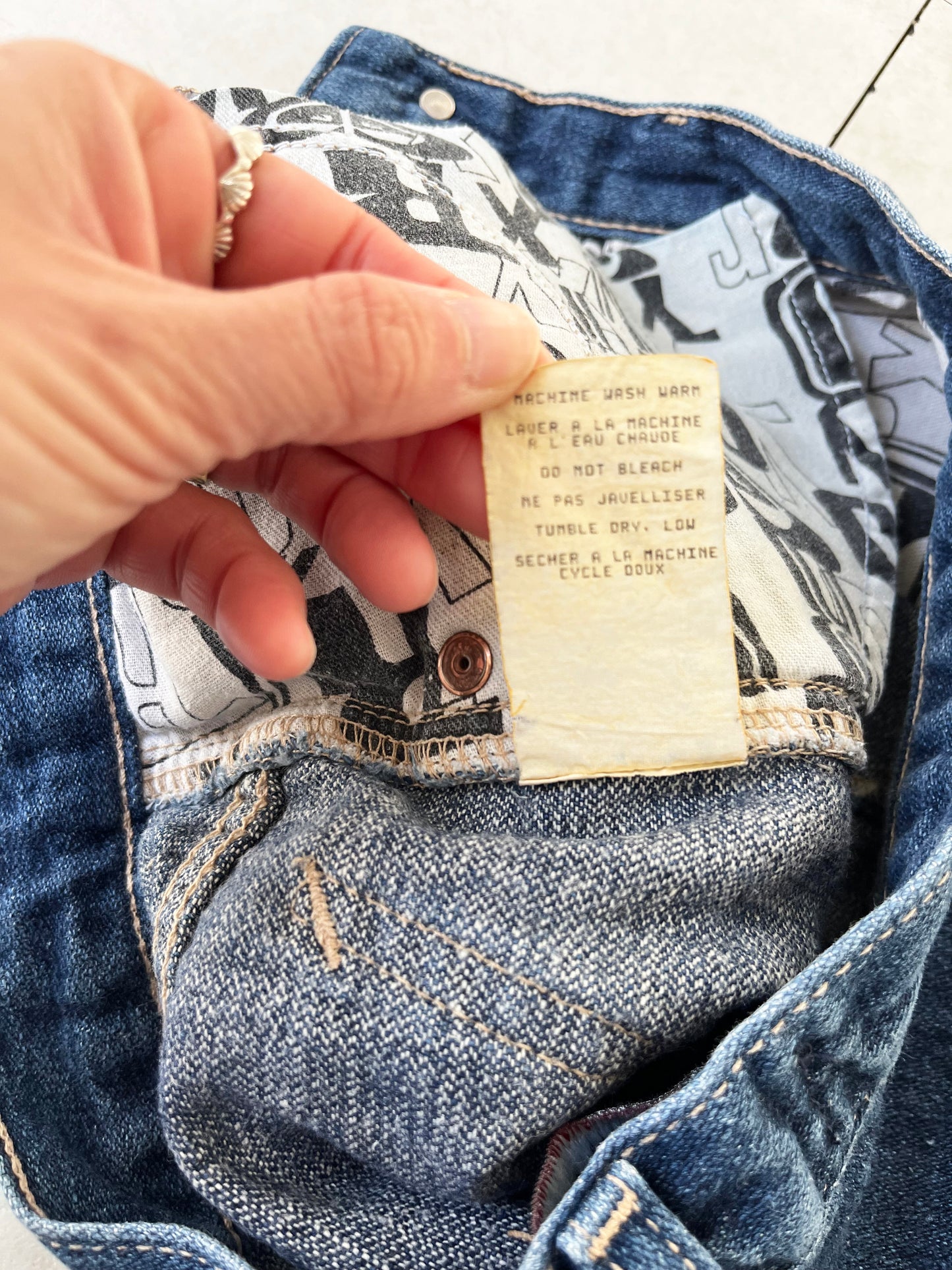 90's Quiksilverr Roxy Jeans Denim Short Pants Made in USA (size1)