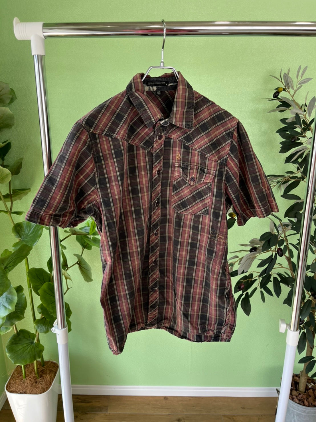 【VOLCOM】USED VOLCOM Short sleeve shirts (men's S)