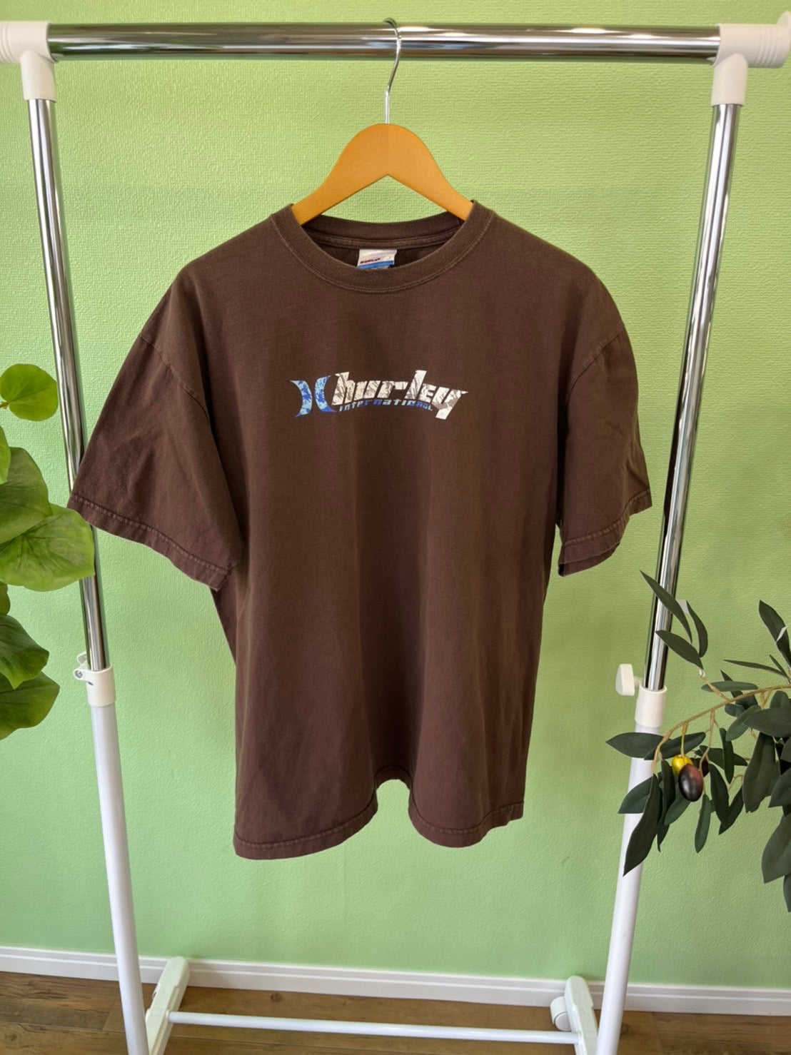 Hurley】vintage Y2K logo brown assembled in Mexico(USA fabric) t