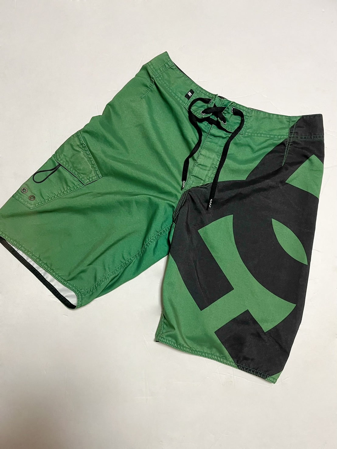【DC shoes】USED 90's DC shoes Board Shorts