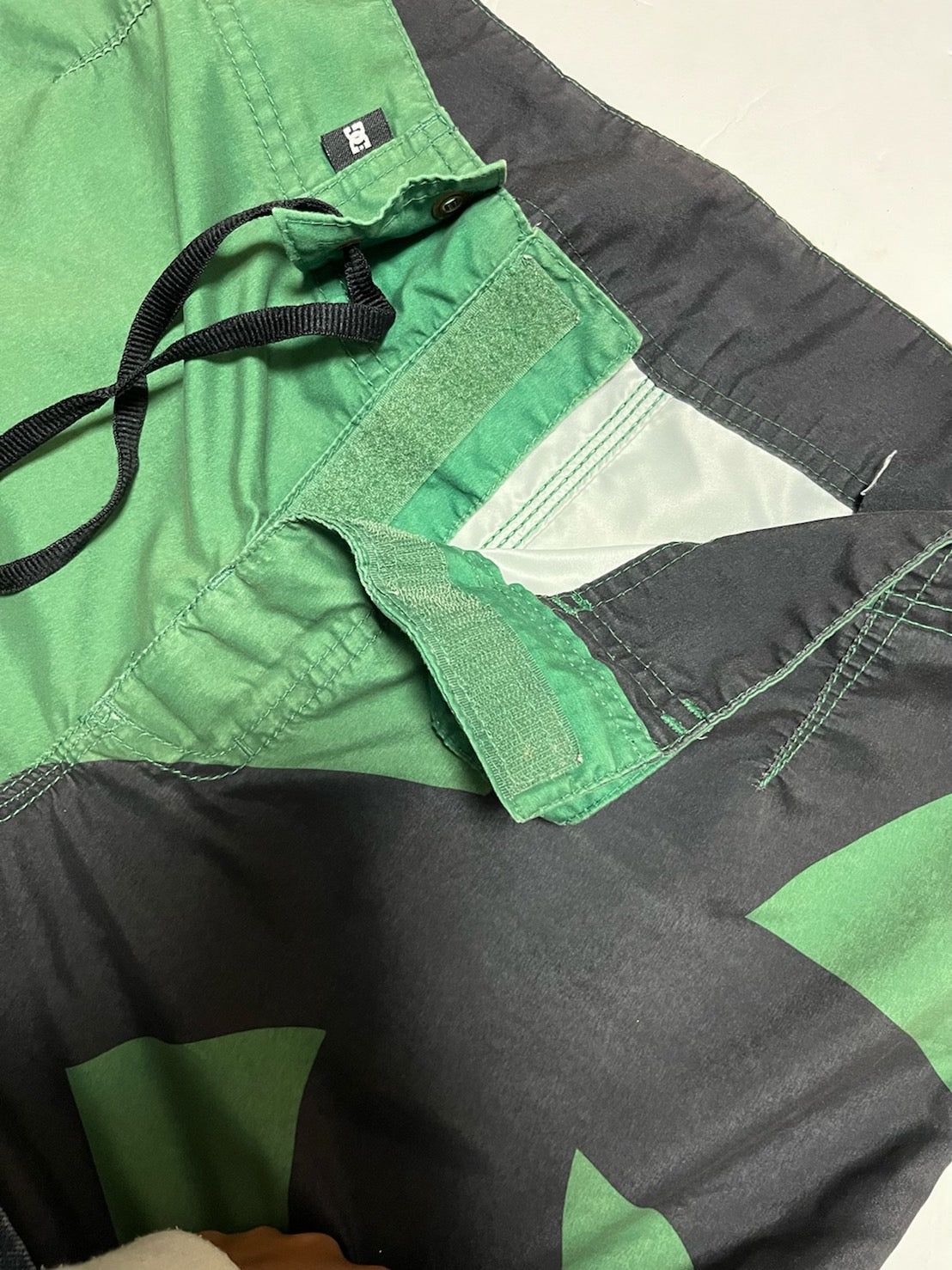 【DC shoes】USED 90's DC shoes Board Shorts