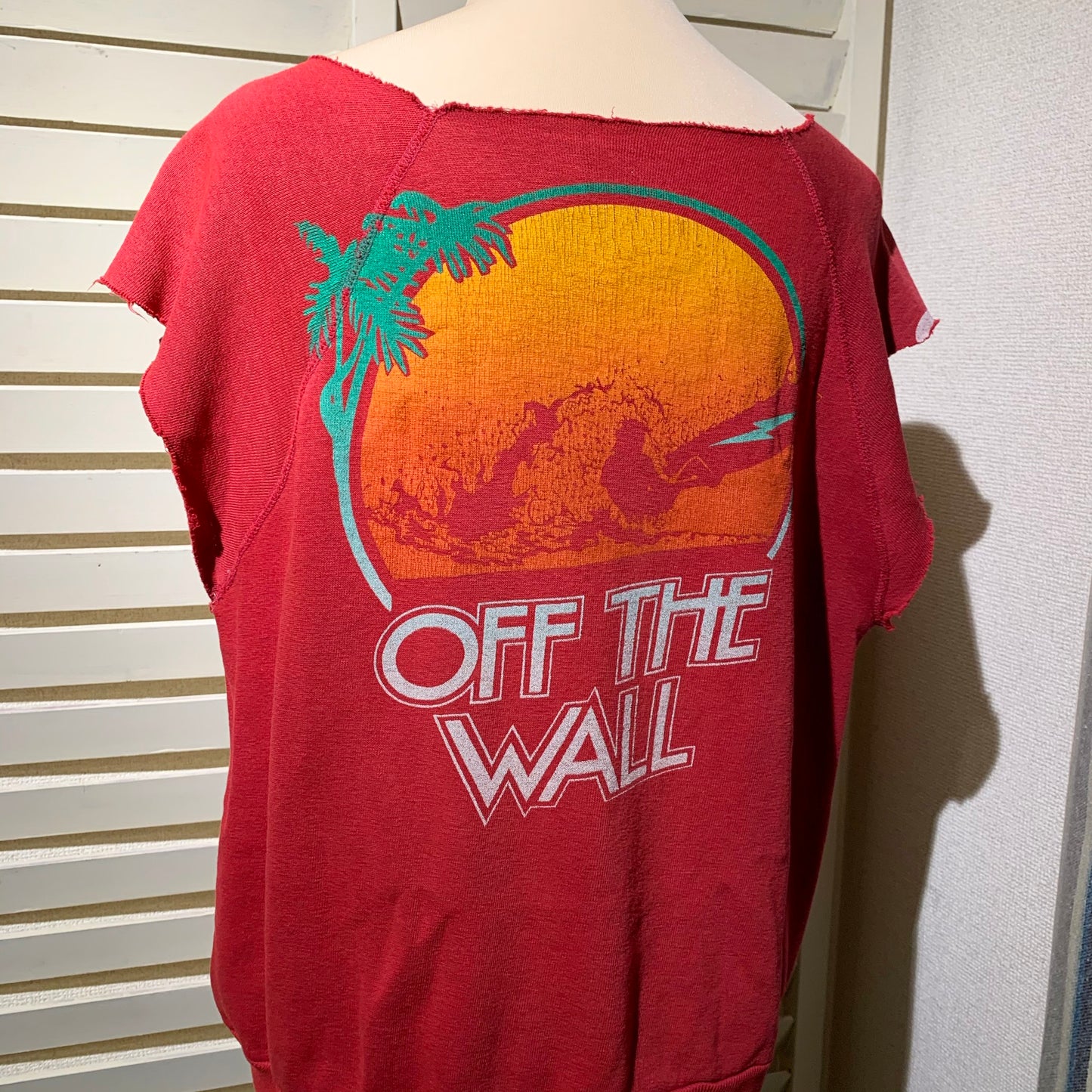 80's vintage off the wall cut off sweatshiirt