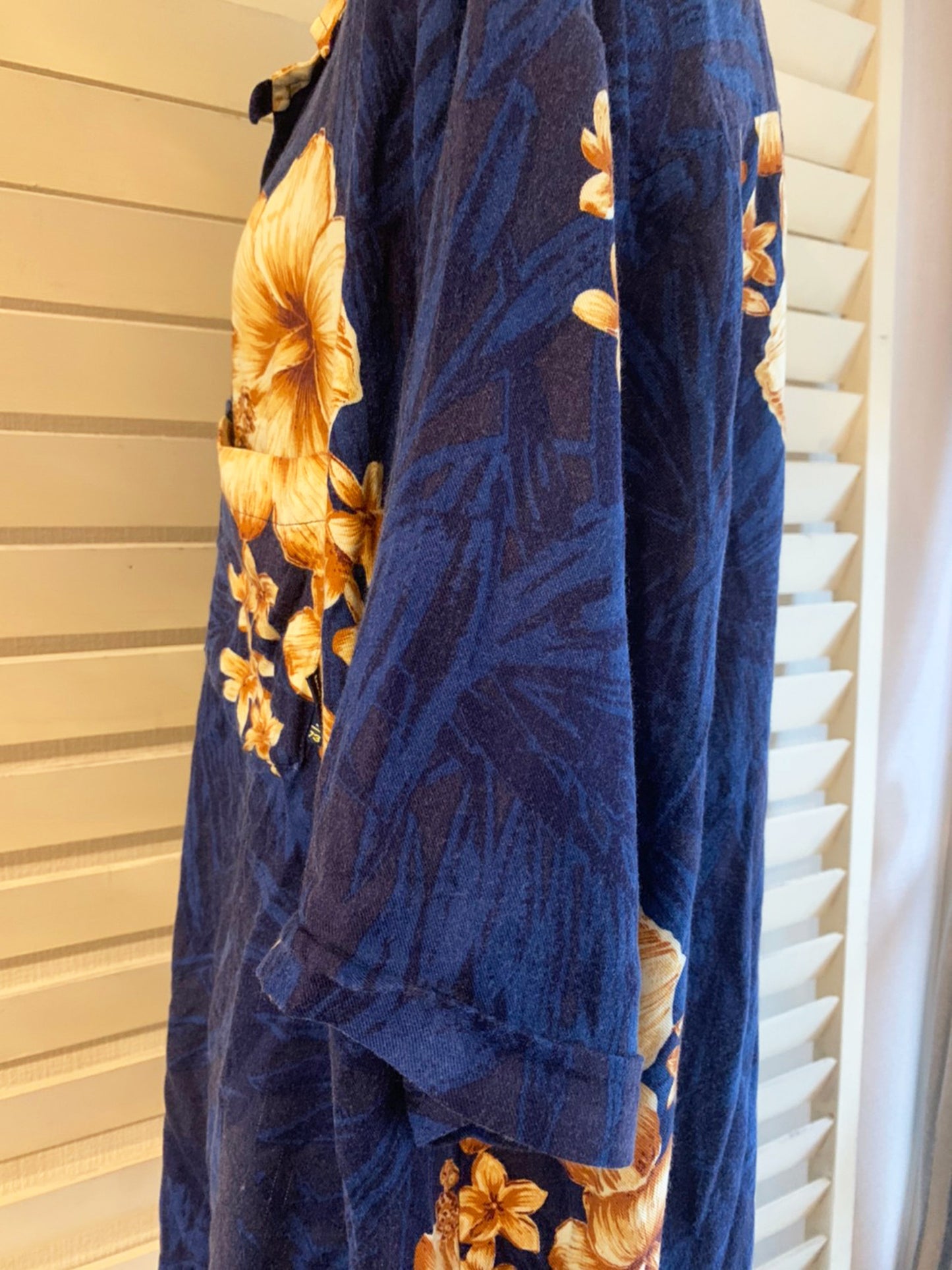 Early 2000's Billabong Aloha shirt (men's L)