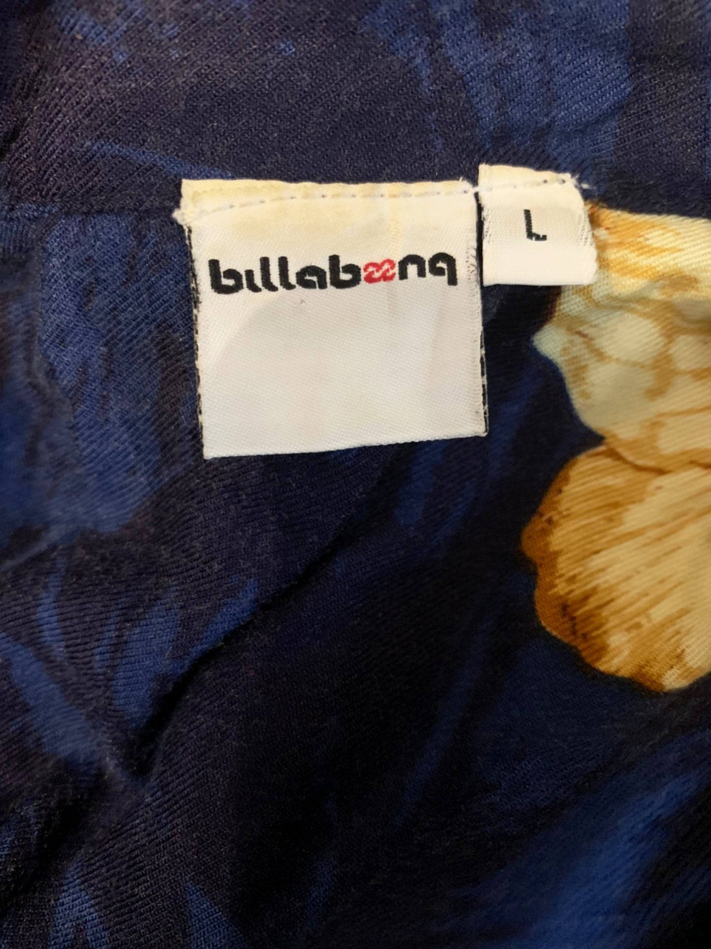 Early 2000's Billabong Aloha shirt (men's L)