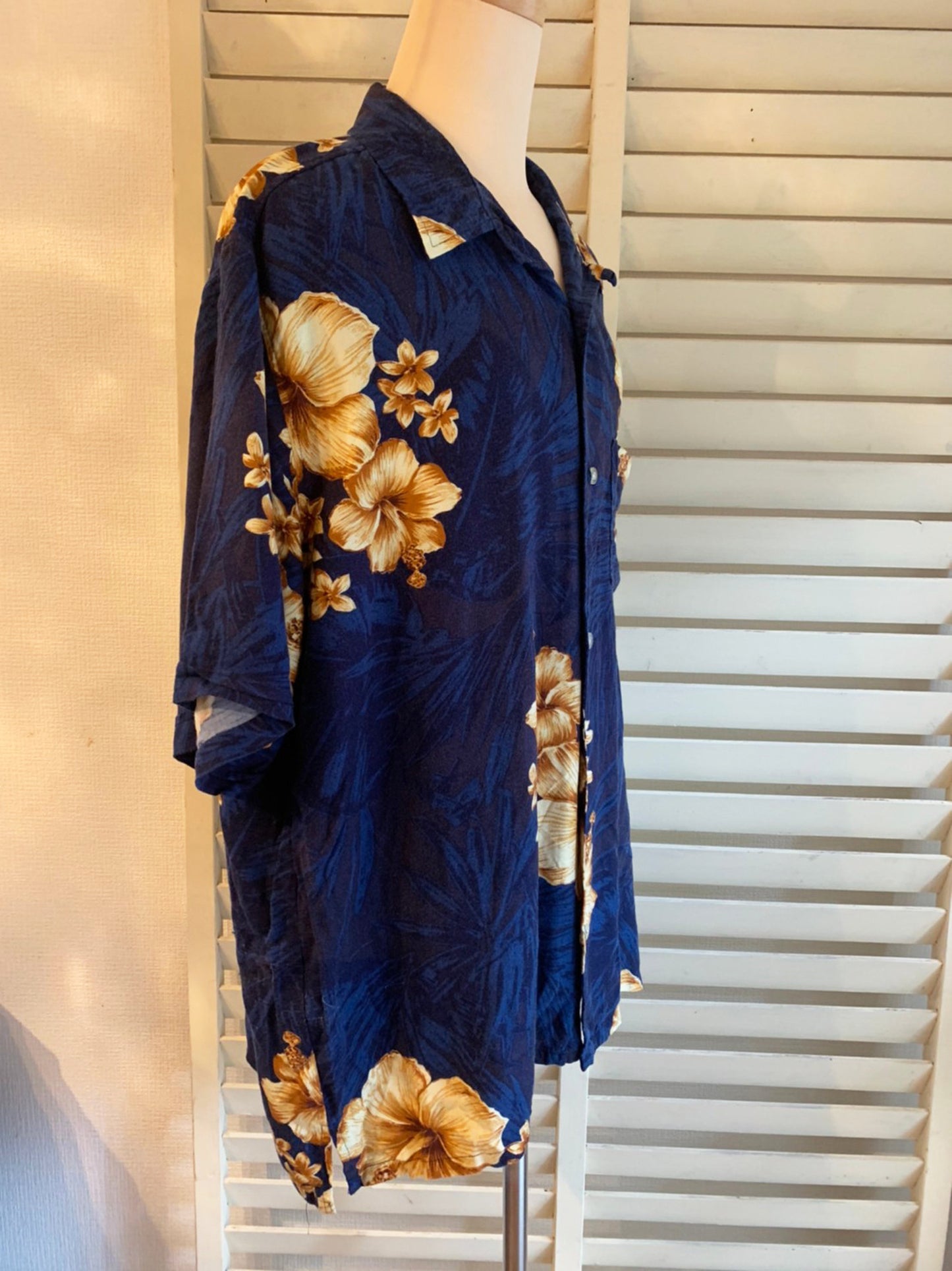 Early 2000's Billabong Aloha shirt (men's L)