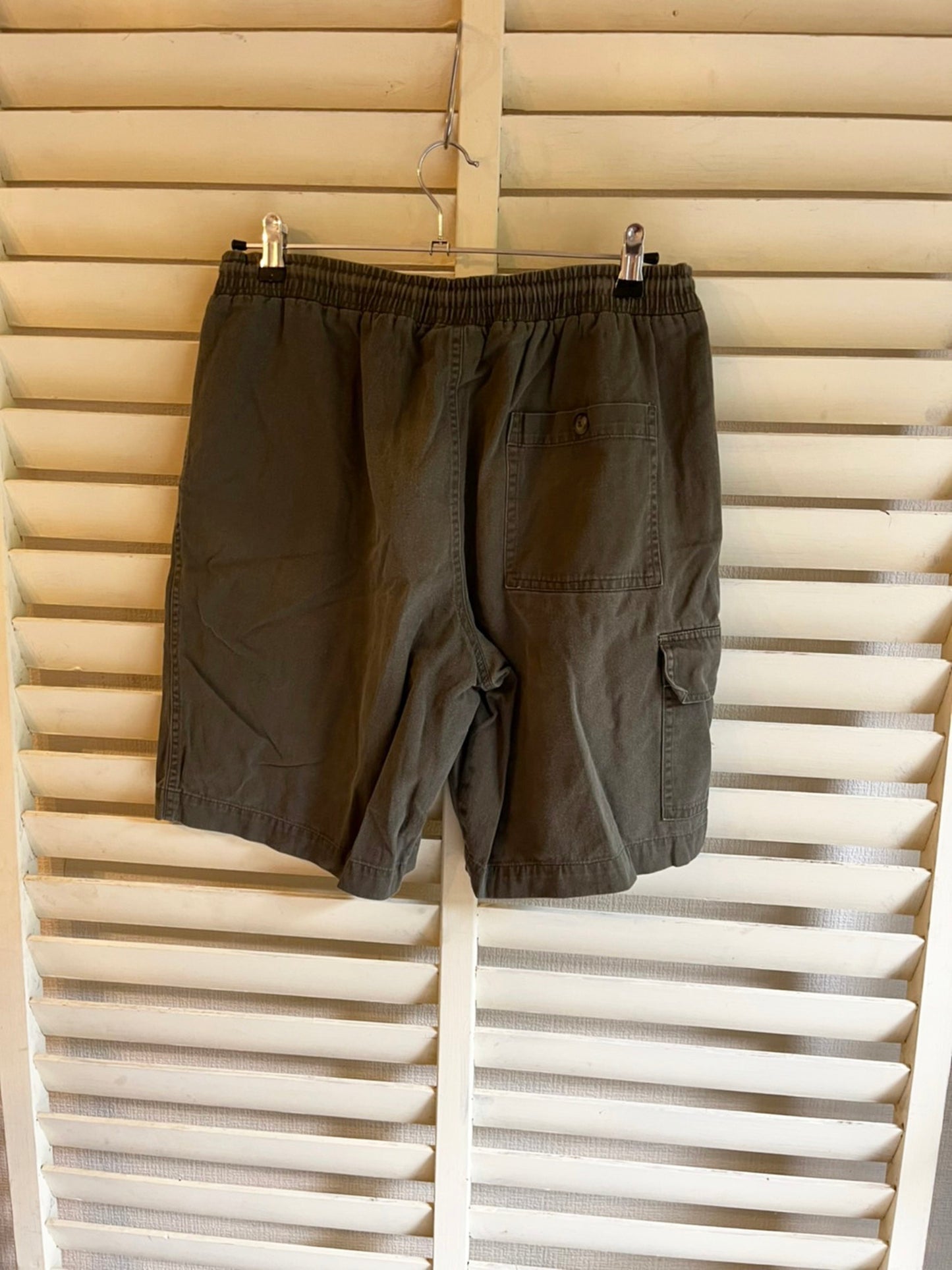 【USED】カーキ イージー ウエストゴム ワイドシルエット ショートパンツ (men's L相当)