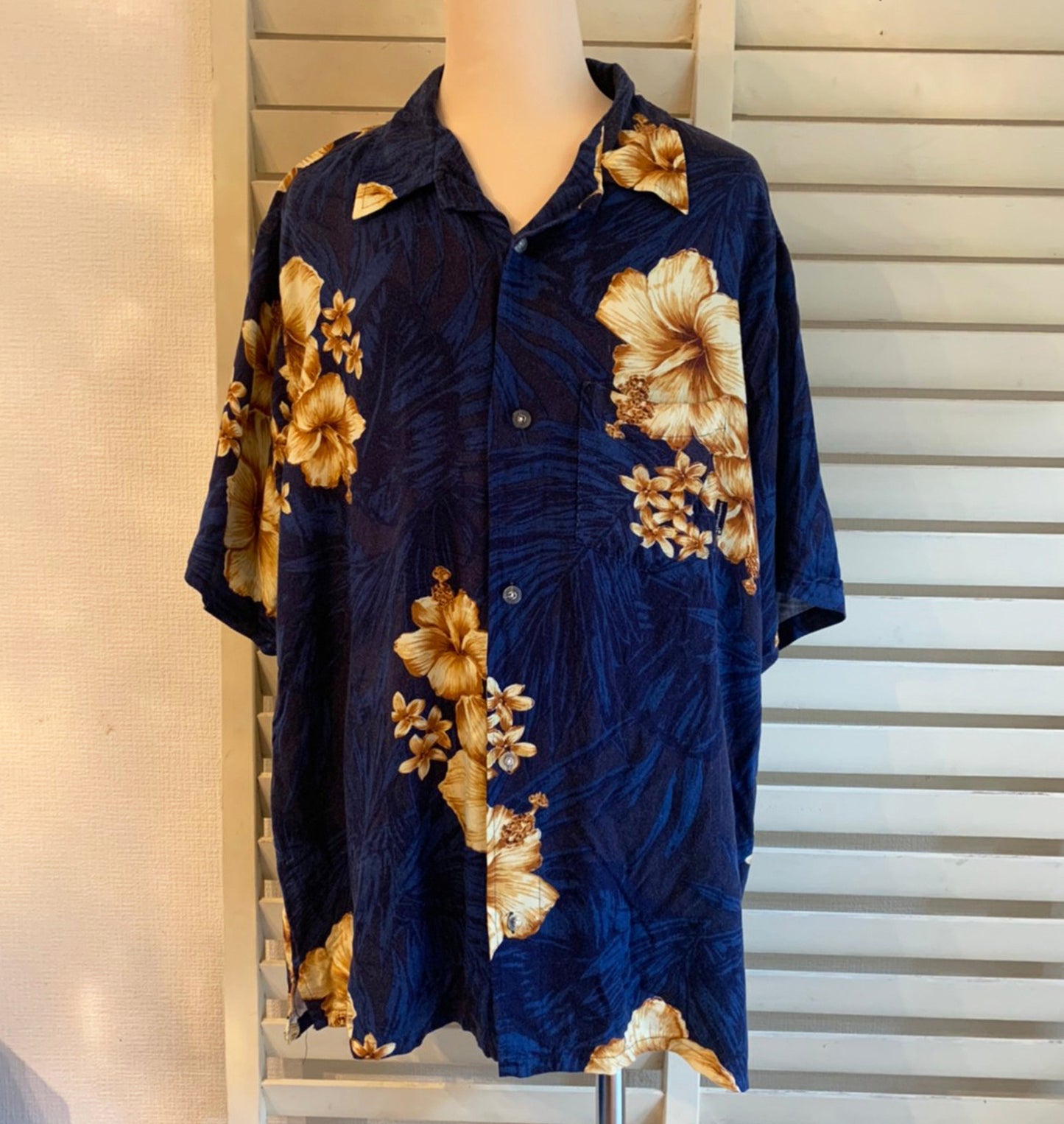 Early 2000's Billabong Aloha shirt (men's L)