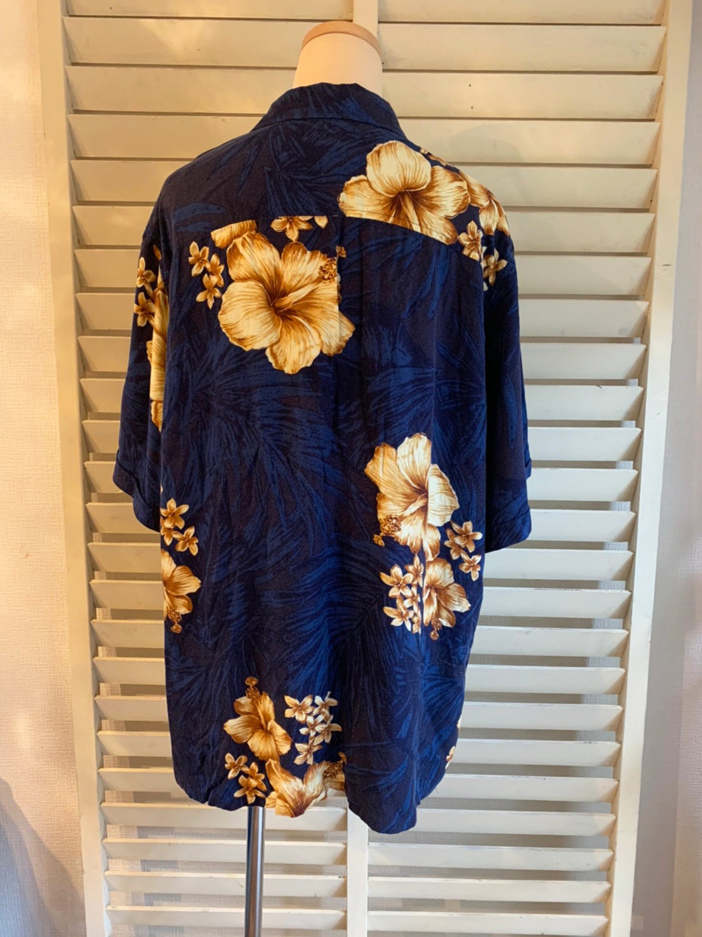 Early 2000's Billabong Aloha shirt (men's L)