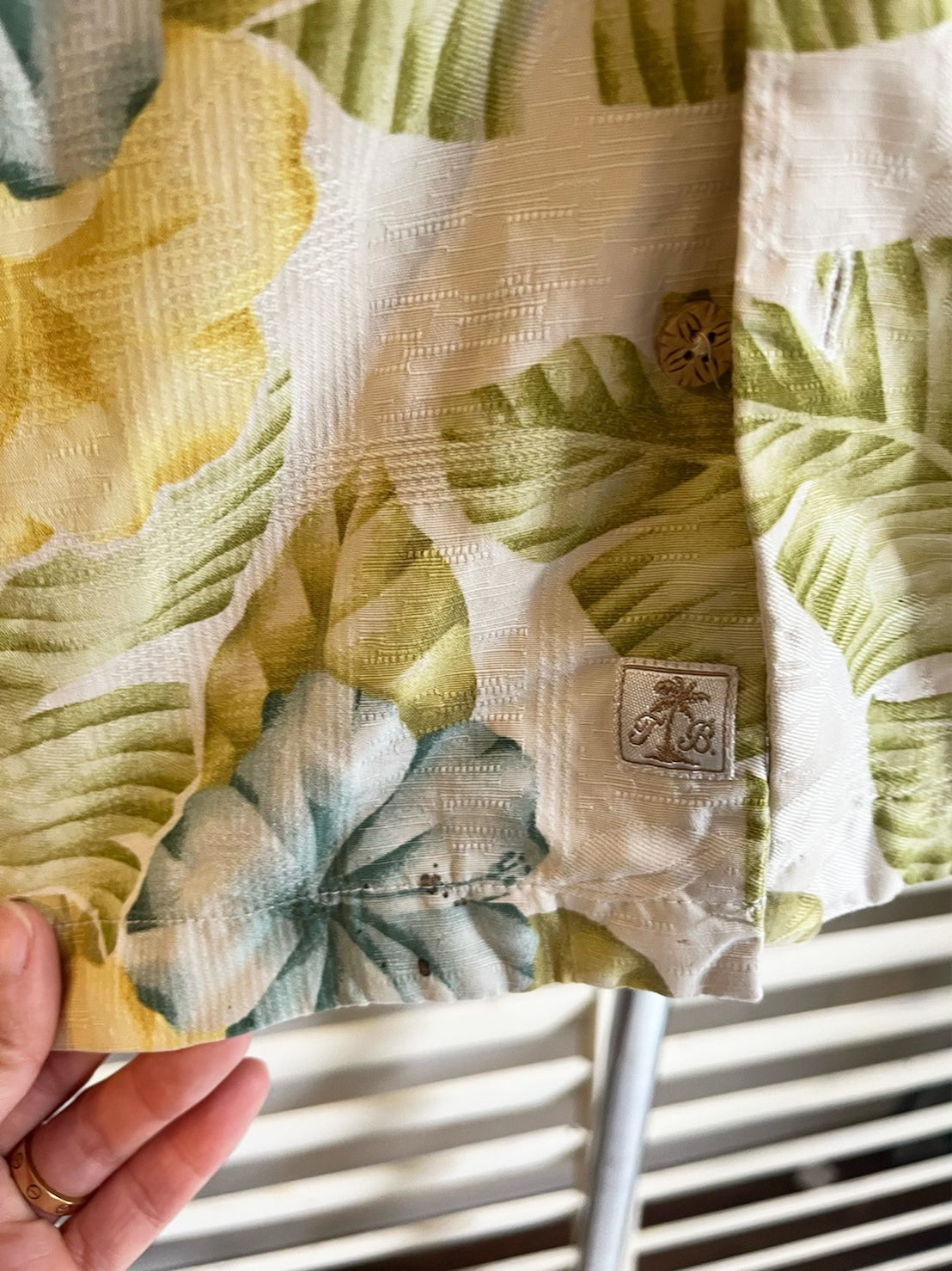 【 Tommy Bahama 】All Over Pattan Silk Aloha Shirt (men's L)