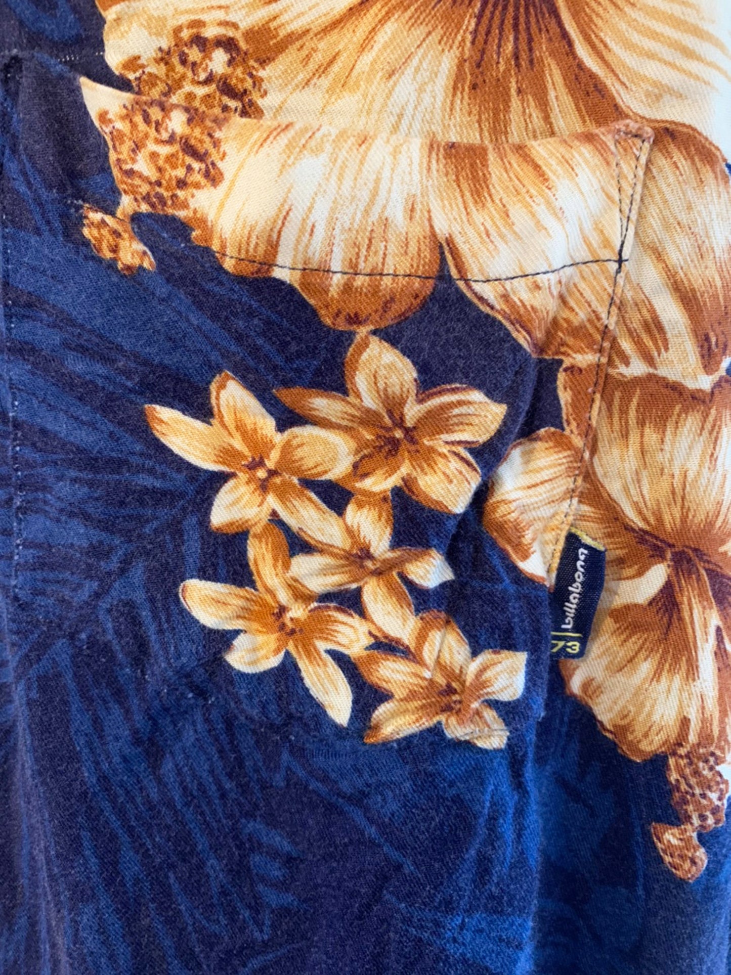 Early 2000's Billabong Aloha shirt (men's L)