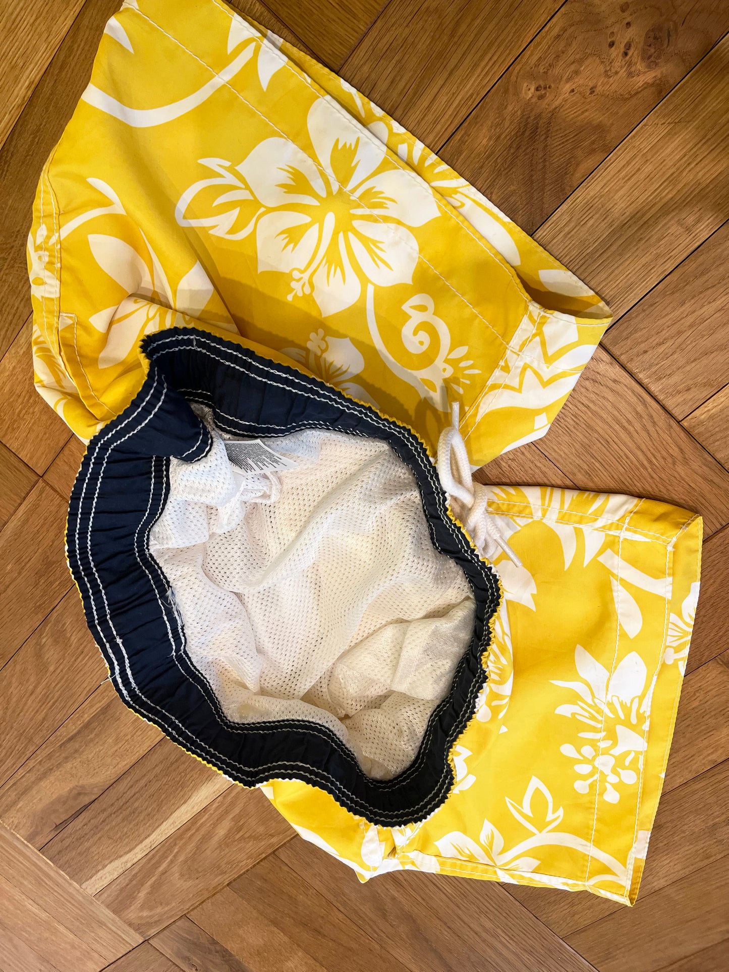 【euro vintage】Yellow Hibiscus Beach Shorts (About men's M）