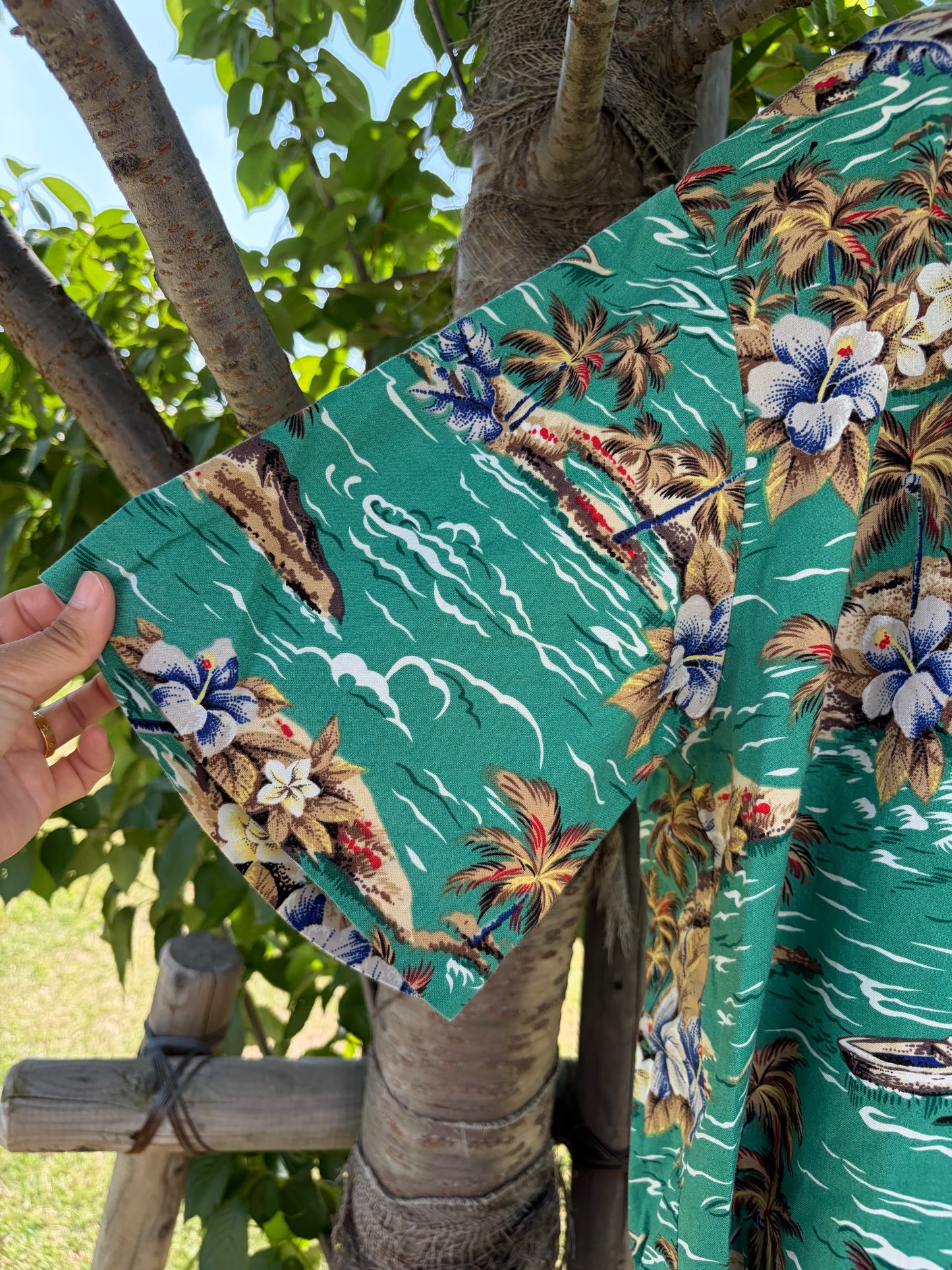 Royal Hawaiian Creation All Over Pattan Cotton Aloha Shirt  (men's XL)