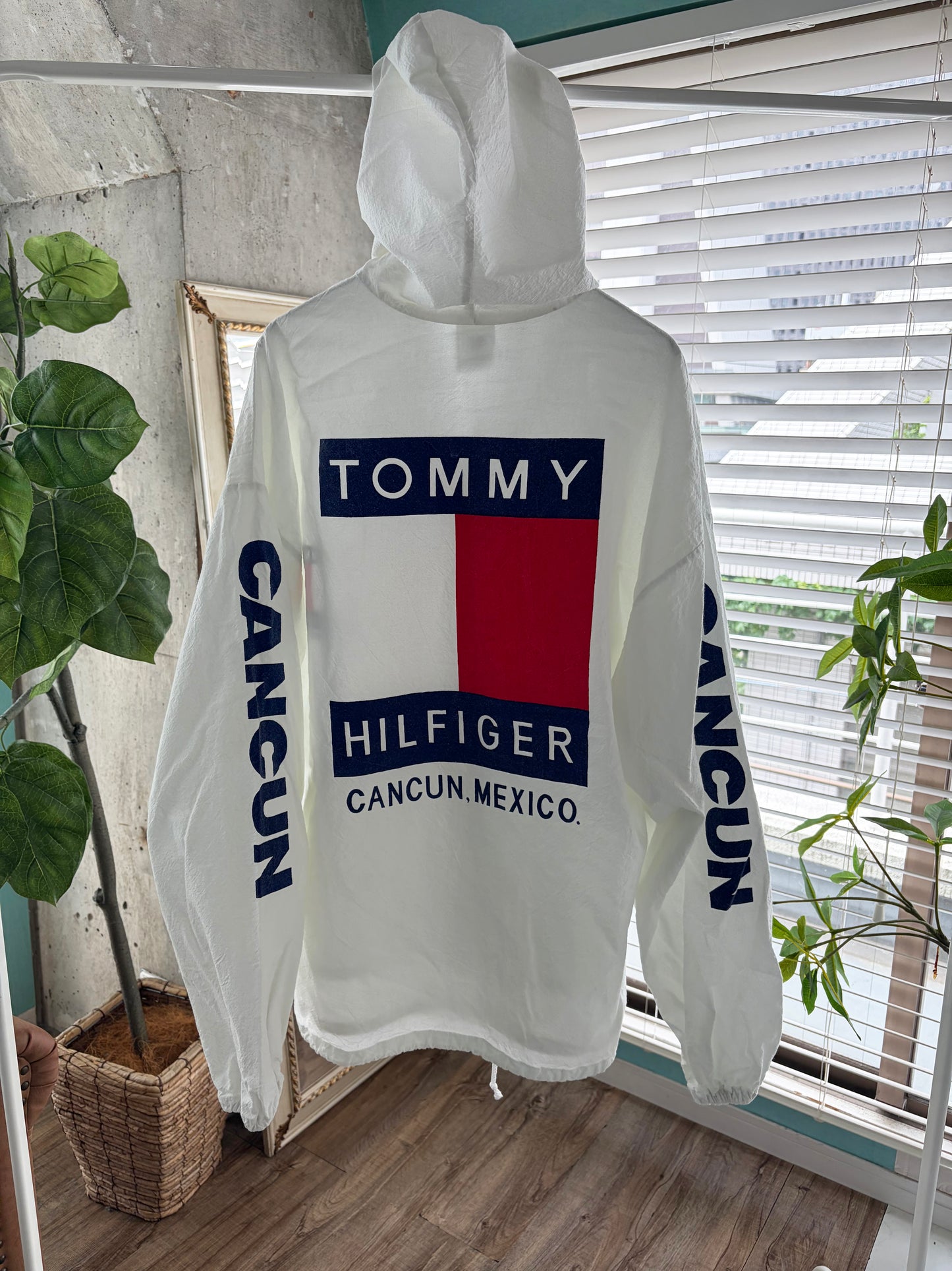 Tommy Hilfiger CANKUN MEXICO Beach Hoodie (men's XXL)