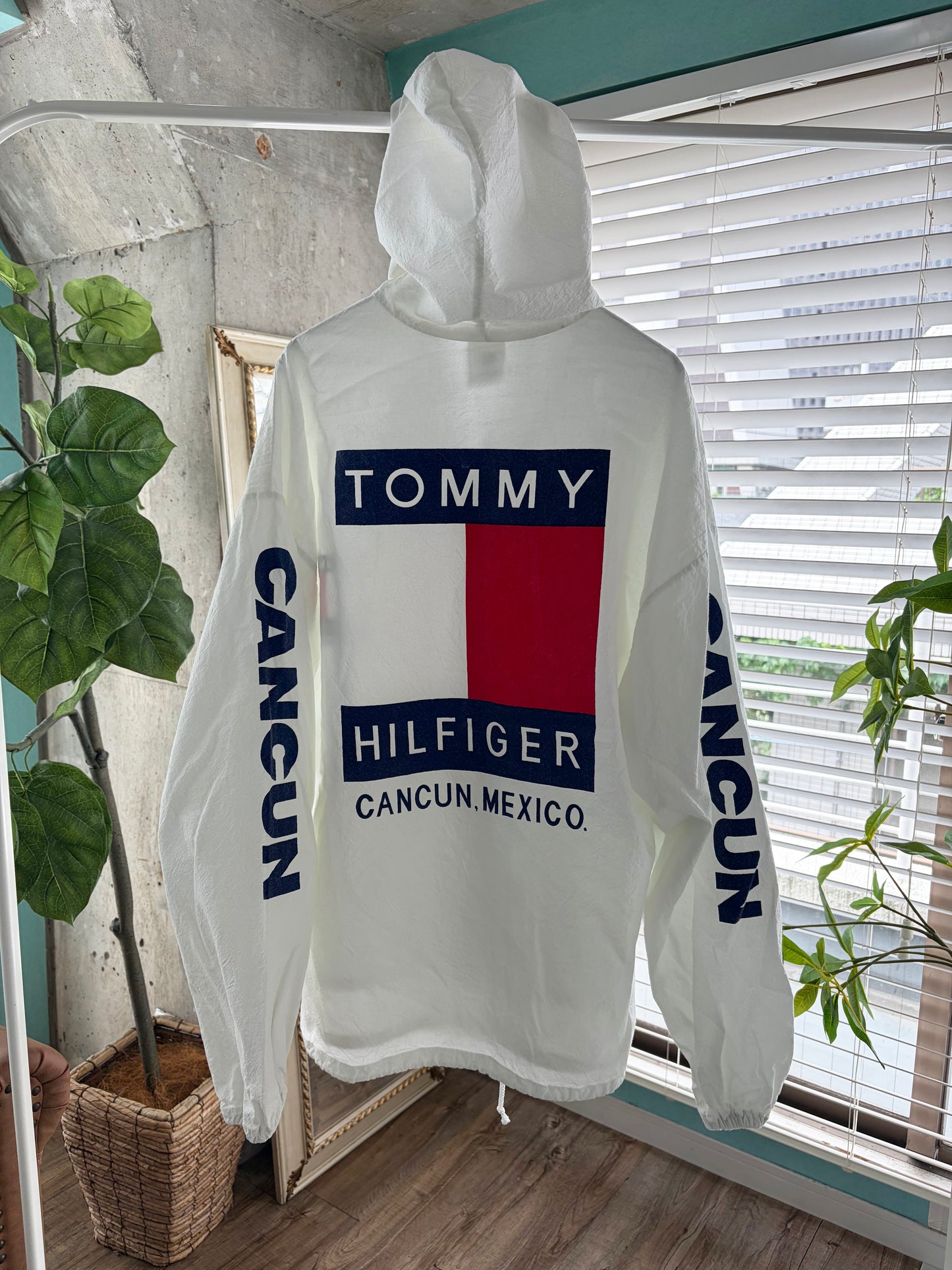 Tommy Hilfiger CANKUN MEXICO Beach Hoodie (men's XXL)