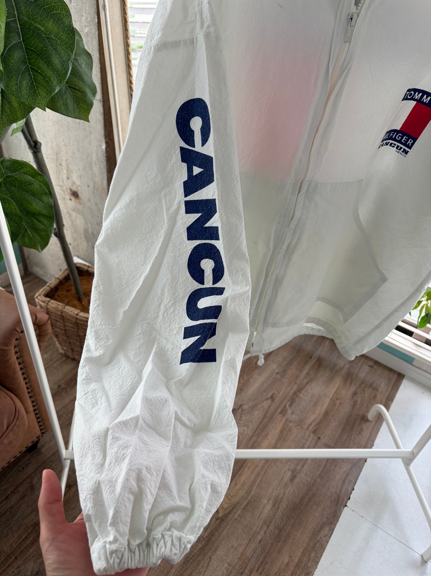 Tommy Hilfiger CANKUN MEXICO Beach Hoodie (men's XXL)