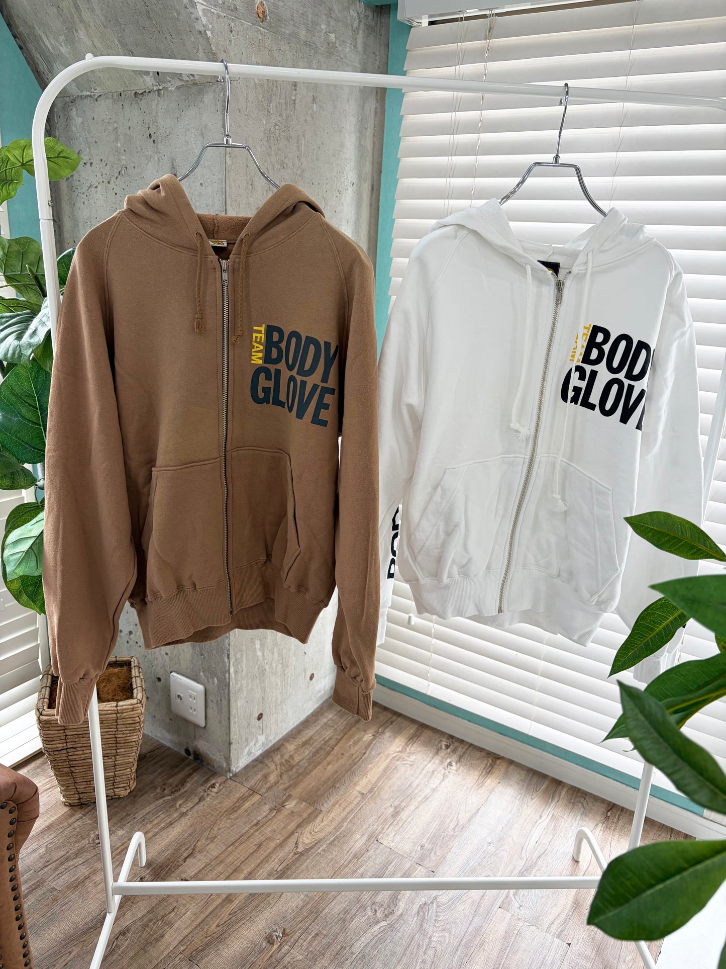 90's BODY GLOVE Zip-up Hoodie Beiju(size M)