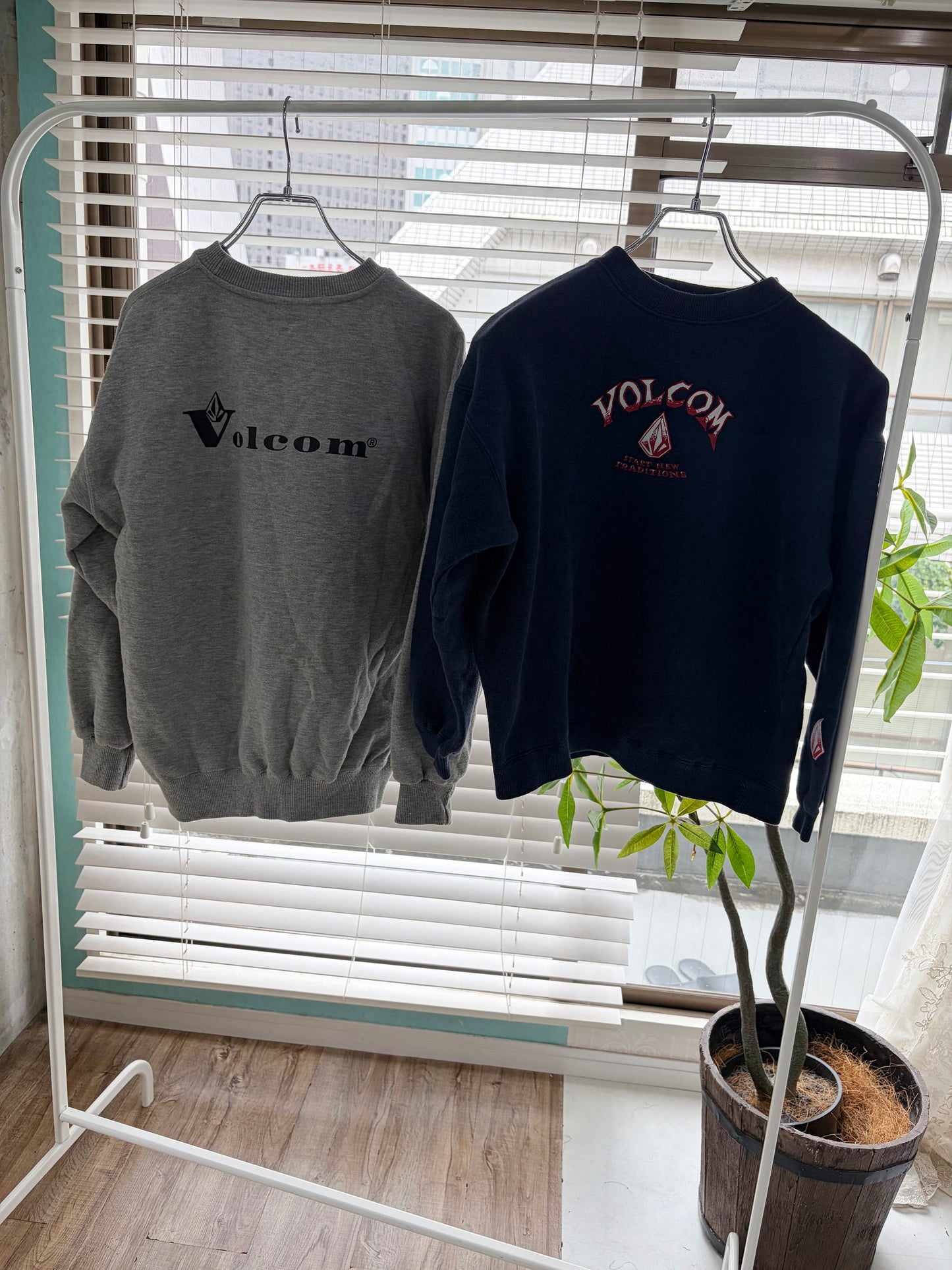 90's-00's Volcom sweat shirts Navy size L