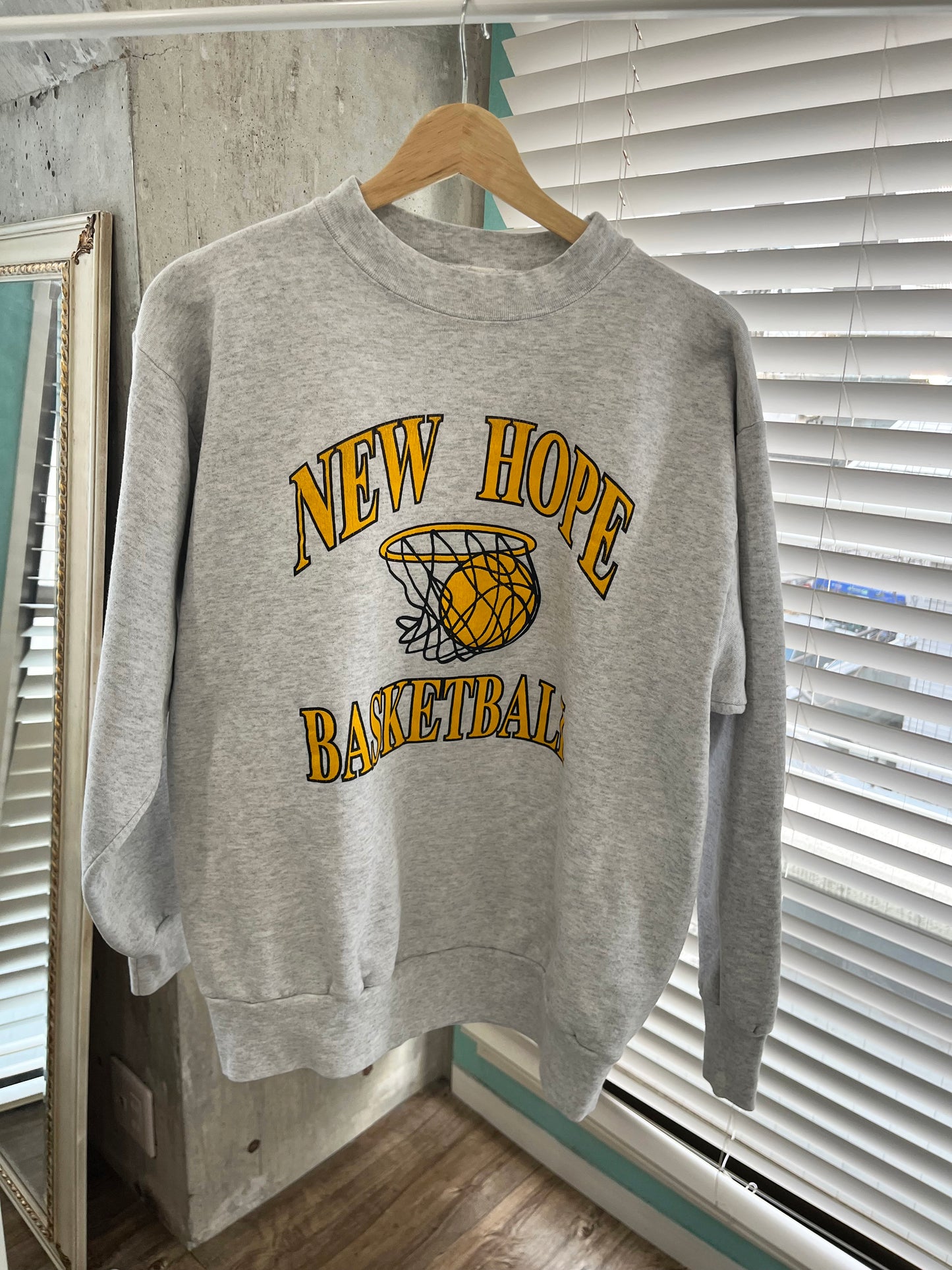 USED NEW HOPE BASKETBALL Sweat Shirt size XL