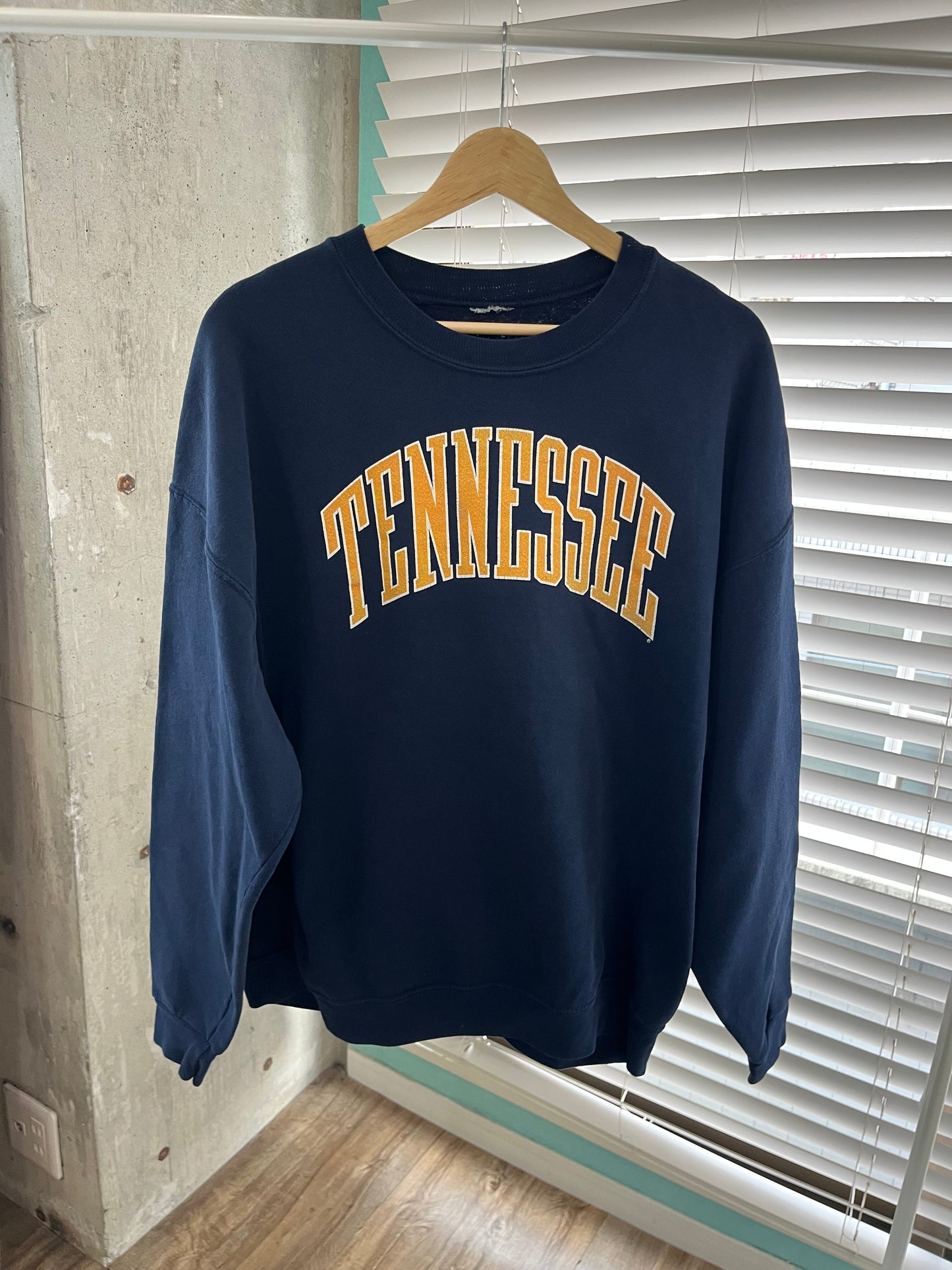 USED TENNESSEE College sweatshirt size men's XL相当