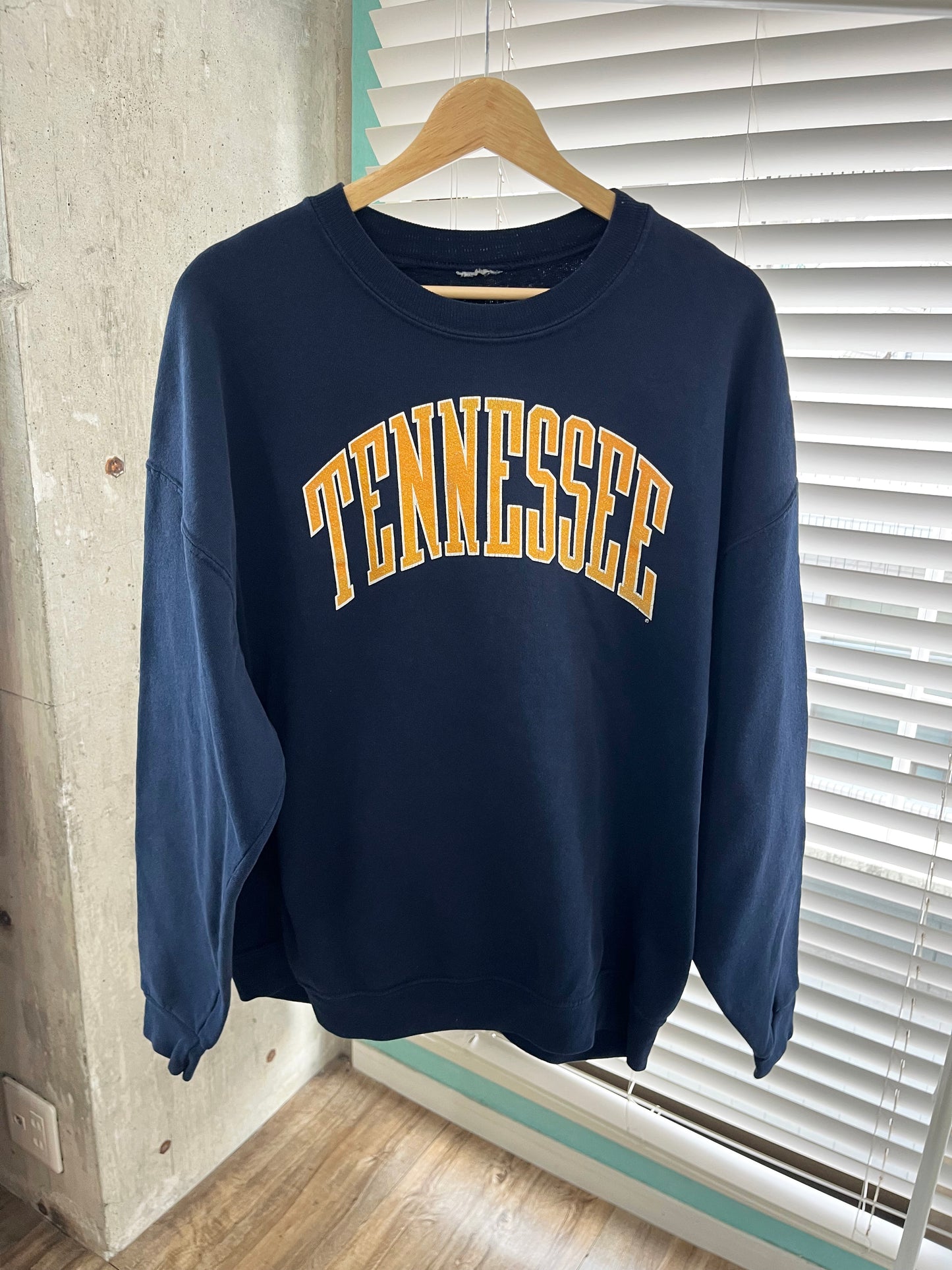 USED TENNESSEE College sweatshirt size men's XL相当