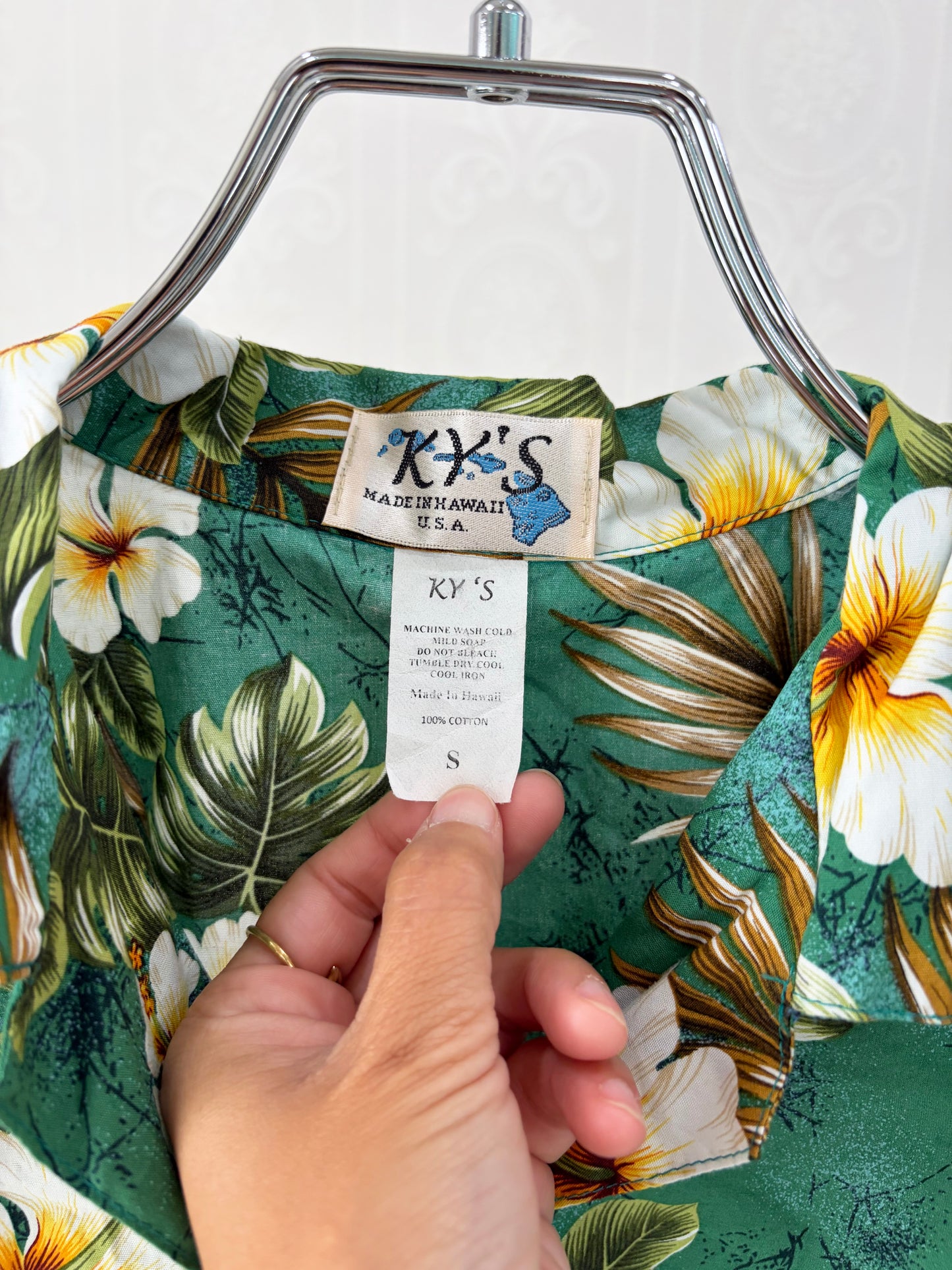 KY's Hawaiian Shirt women's size S