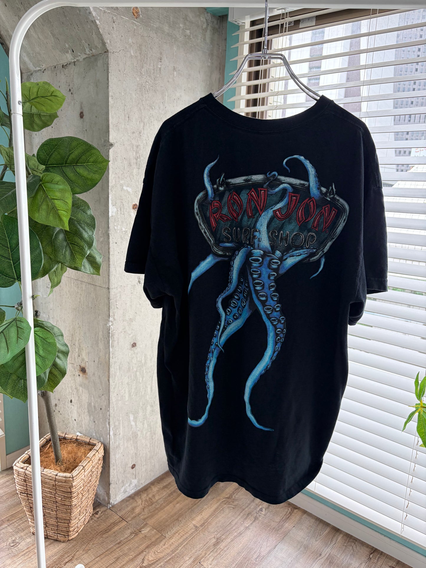 00's Ronjon Surf Shop kraken tee men's XL