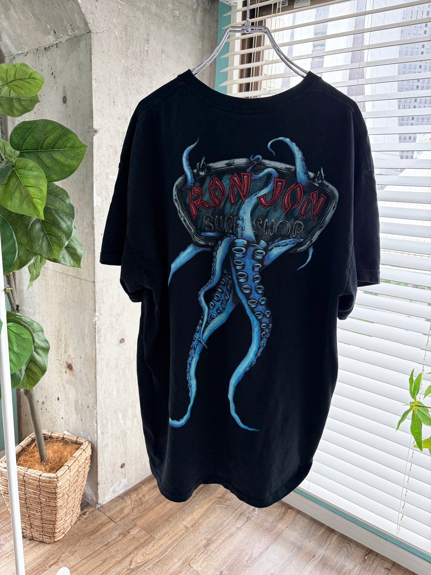 00's Ronjon Surf Shop kraken tee men's XL