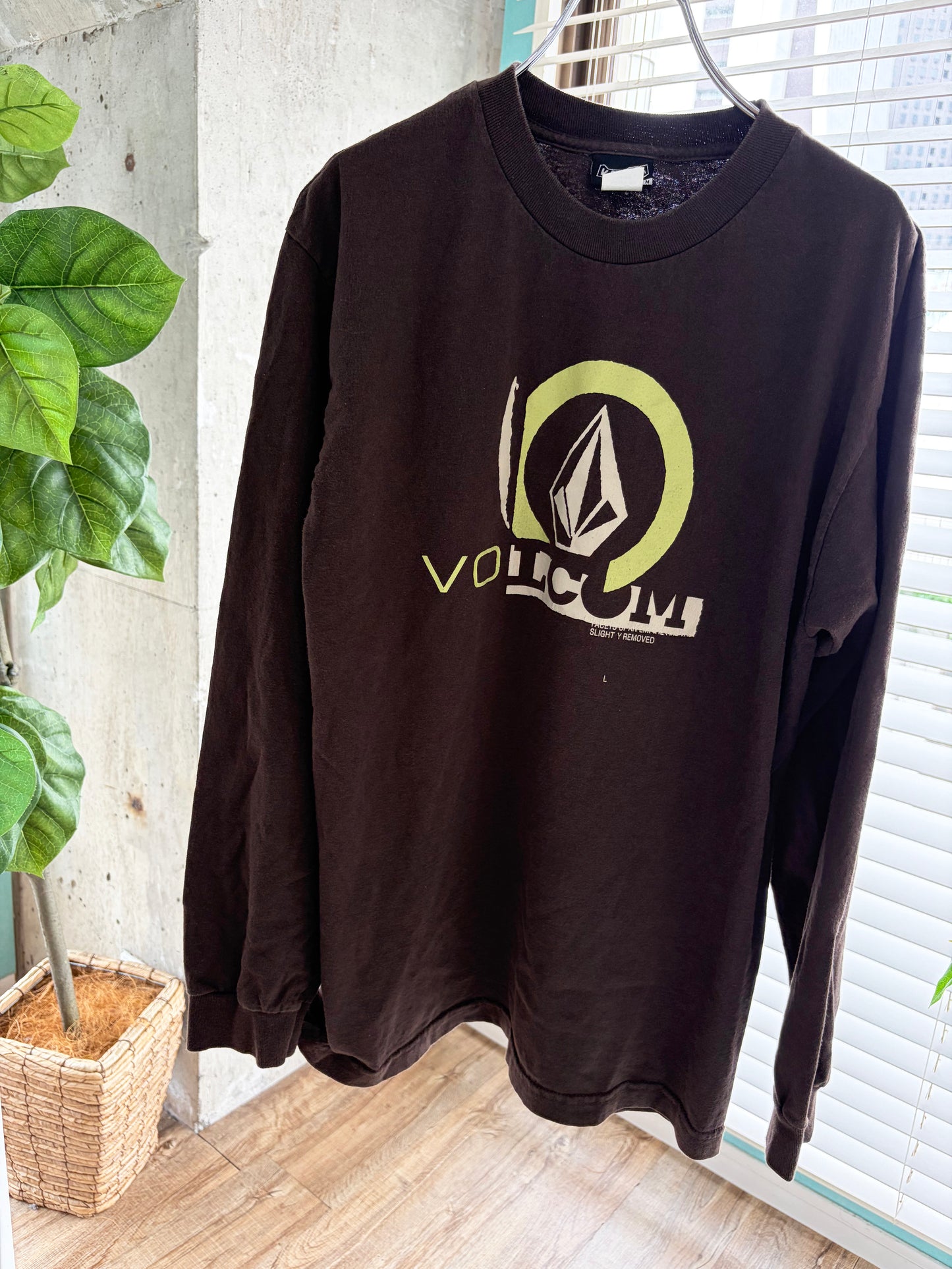 Early 2000's VOLCOM Flont Logo Long Sleeve Tee size M
