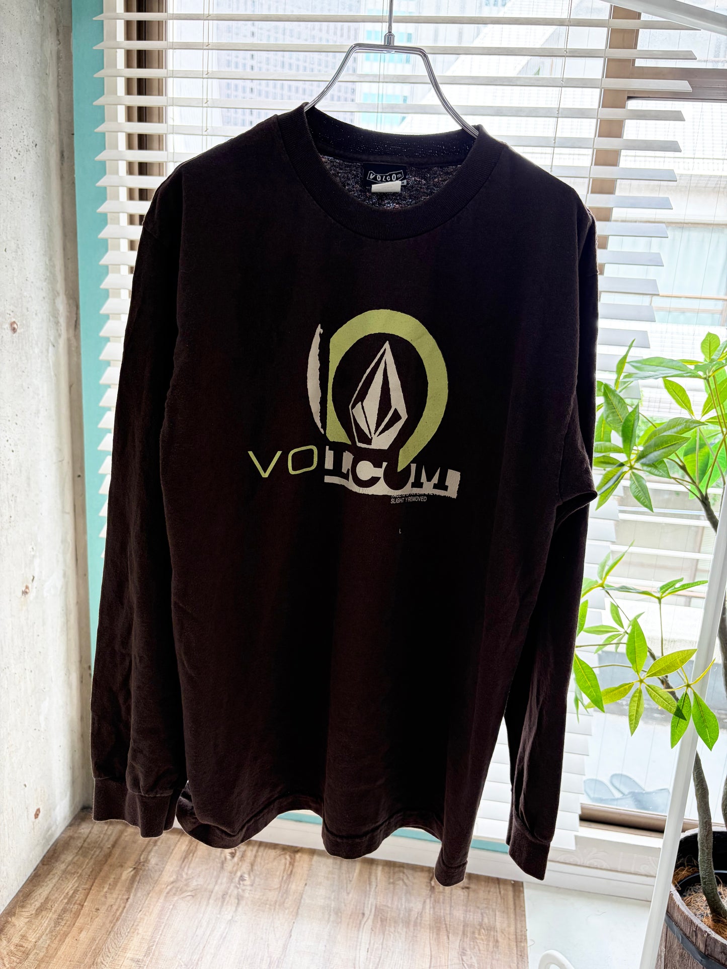 Early 2000's VOLCOM Flont Logo Long Sleeve Tee size M
