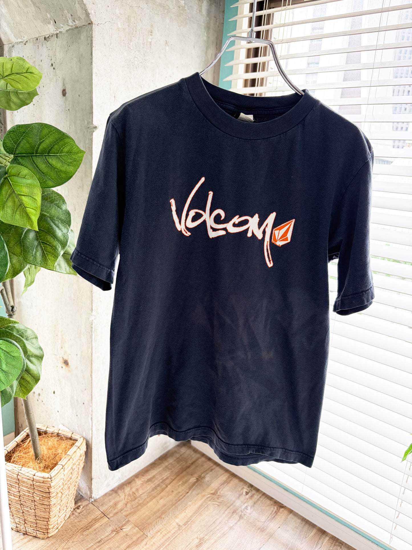 Early 2000's VOLCOM flont Logo Tee (men's S)