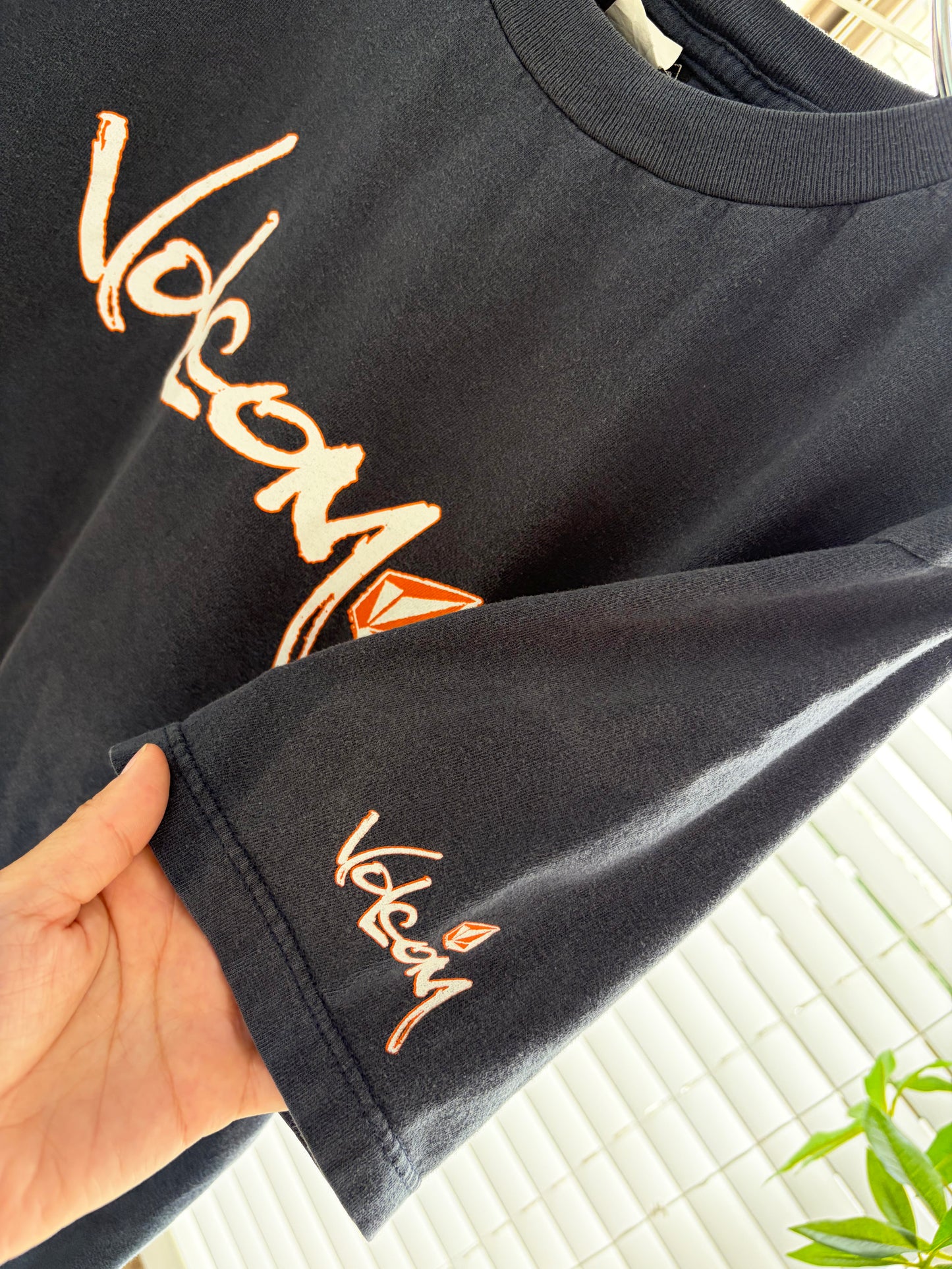 Early 2000's VOLCOM flont Logo Tee (men's S)