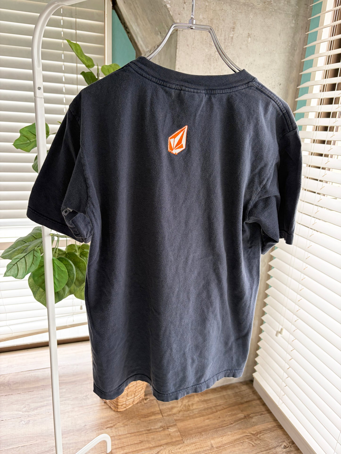 Early 2000's VOLCOM flont Logo Tee (men's S)