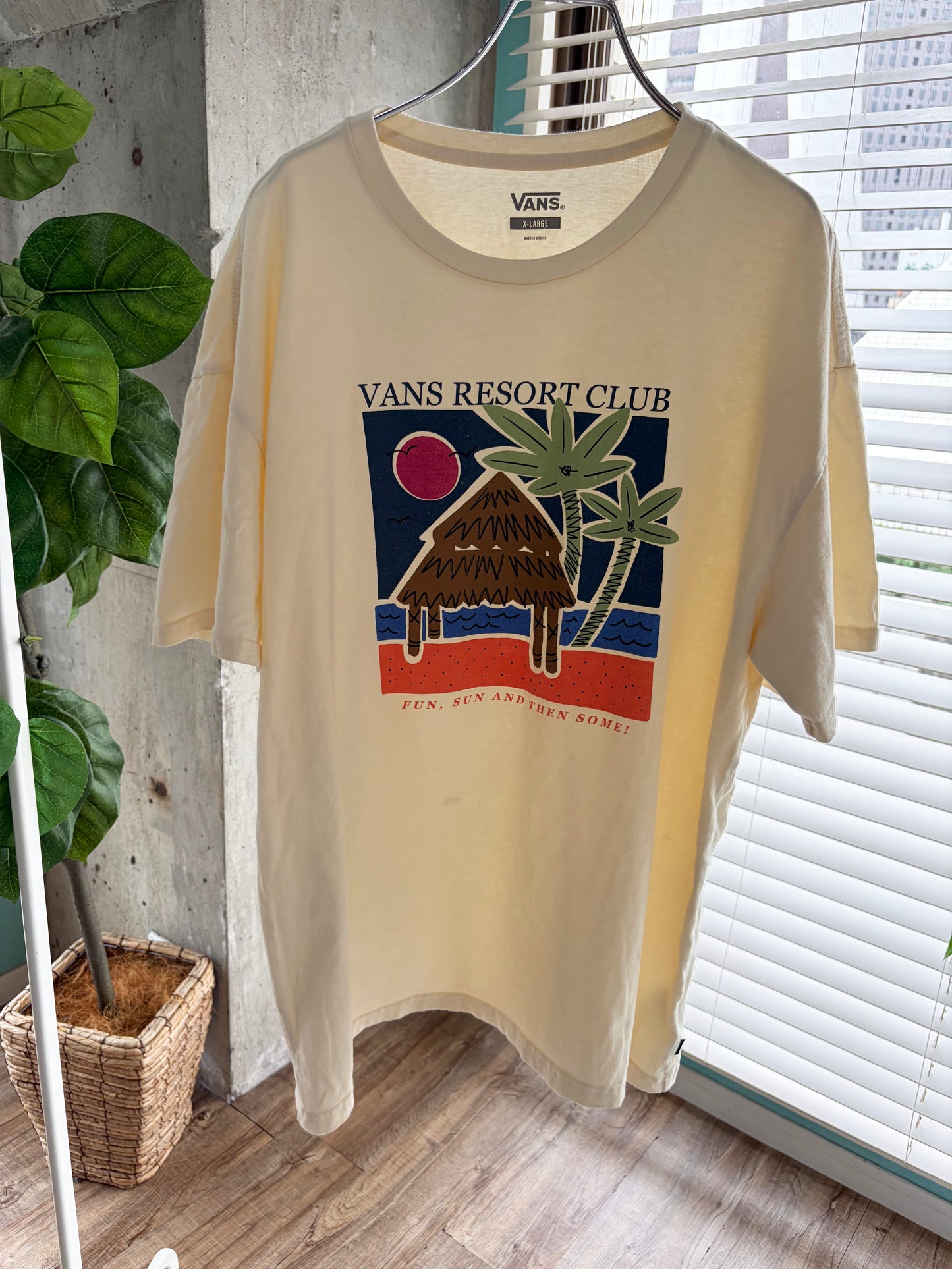 USED Vans Resort Club Short Sleeve t-shirt size XL