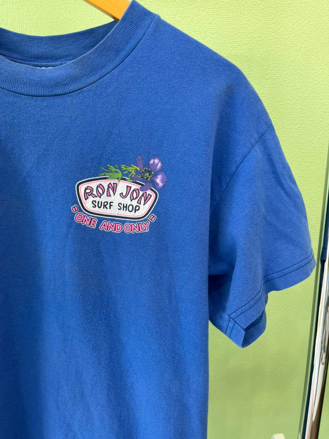 【RON JON】00's RonJon Surf Shop Y2K T-Shirt  （men's M)