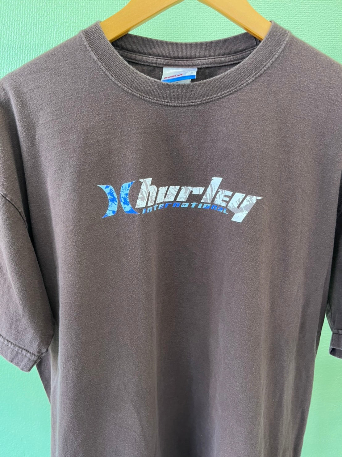 【Hurley】vintage Y2K logo brown  assembled in Mexico(USA fabric) t-shirt  (men's XL)