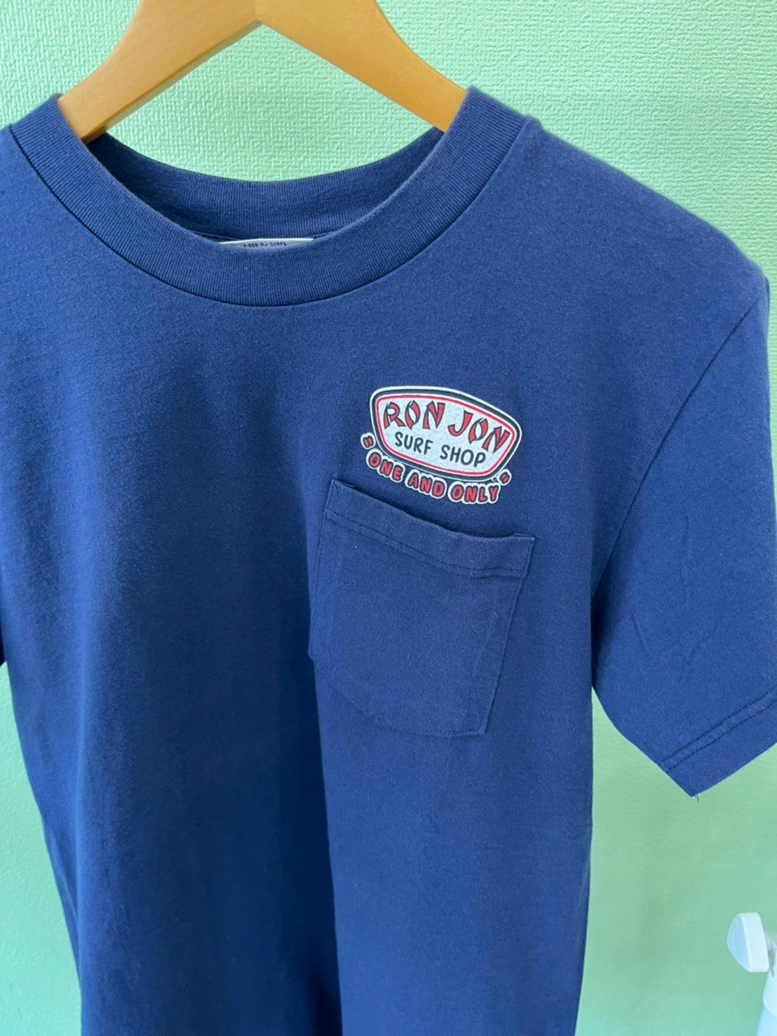 【RON JON】90's RonJon Surf Shop simple logo Vintage Pocket T-Shirt  （men's M)