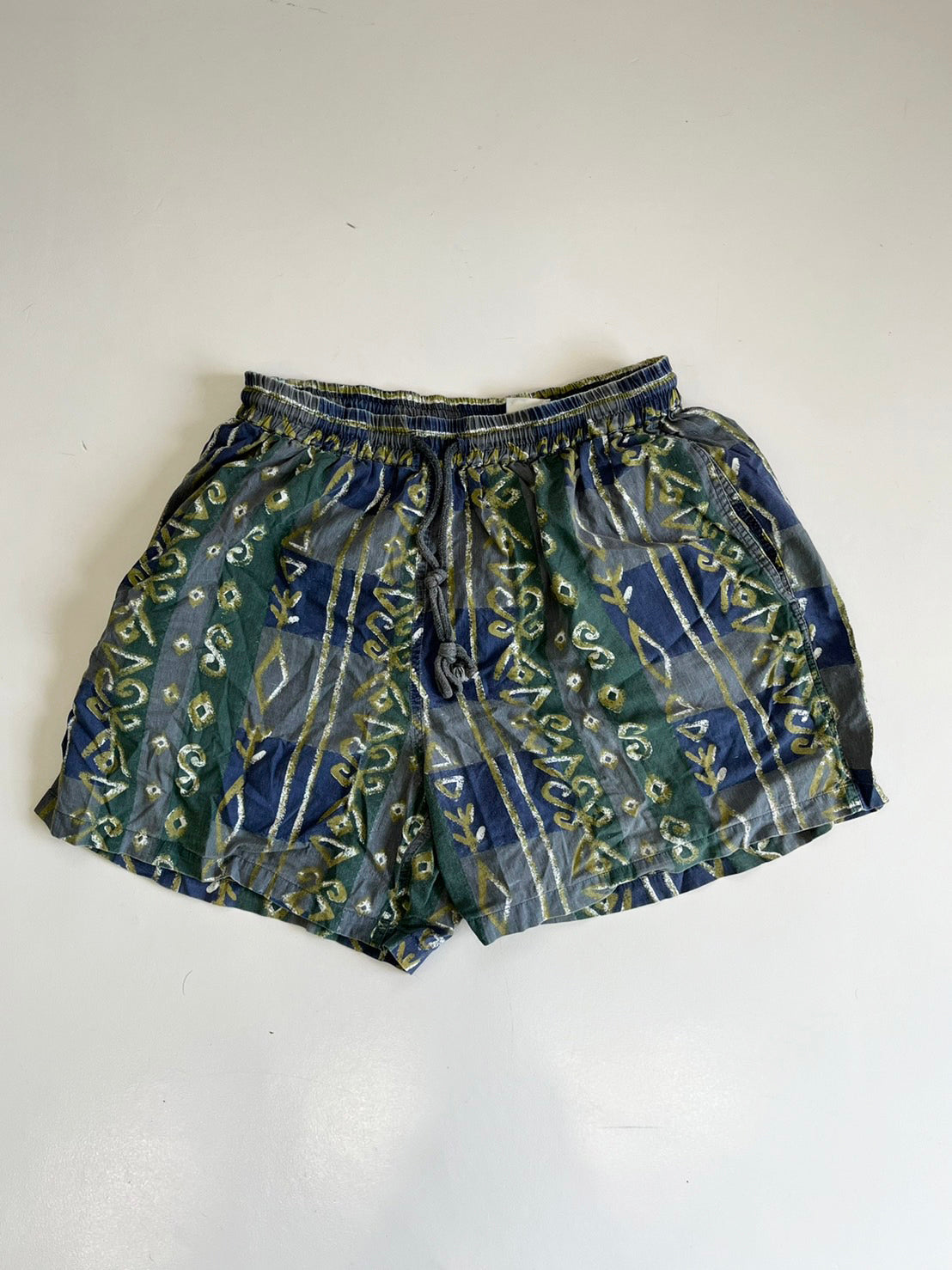 【EURO vintage 】vintage beach shorts 総柄 カーキ  サーフパンツ ショートパンツ (men's M相当）