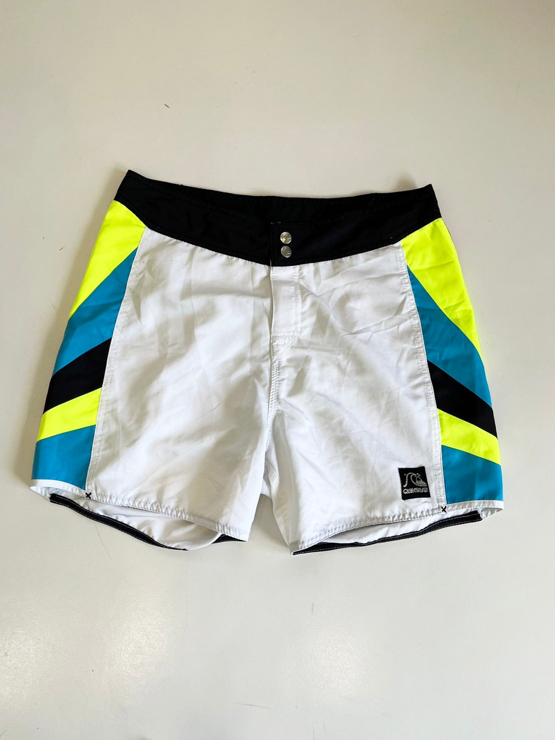 【QUIK SILVER 】USED QUIK SILVER board shorts  クィックシルバー メンズ 水着 サーフパンツ ボードショーツ (33-34インチ相当）