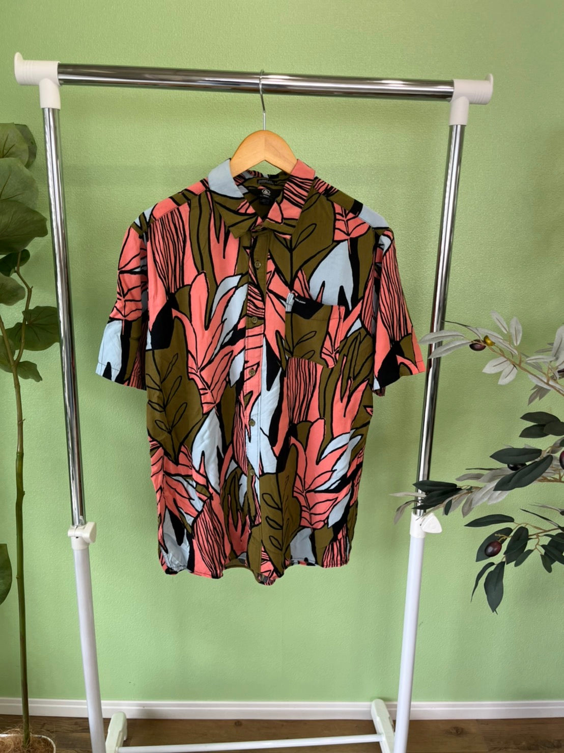 【VOLCOM】USED  All Over Pattan  Aloha Shirt ボルコム オールオーバーパターン リーフ柄 開襟 シルク アロハシャツ （men's L)