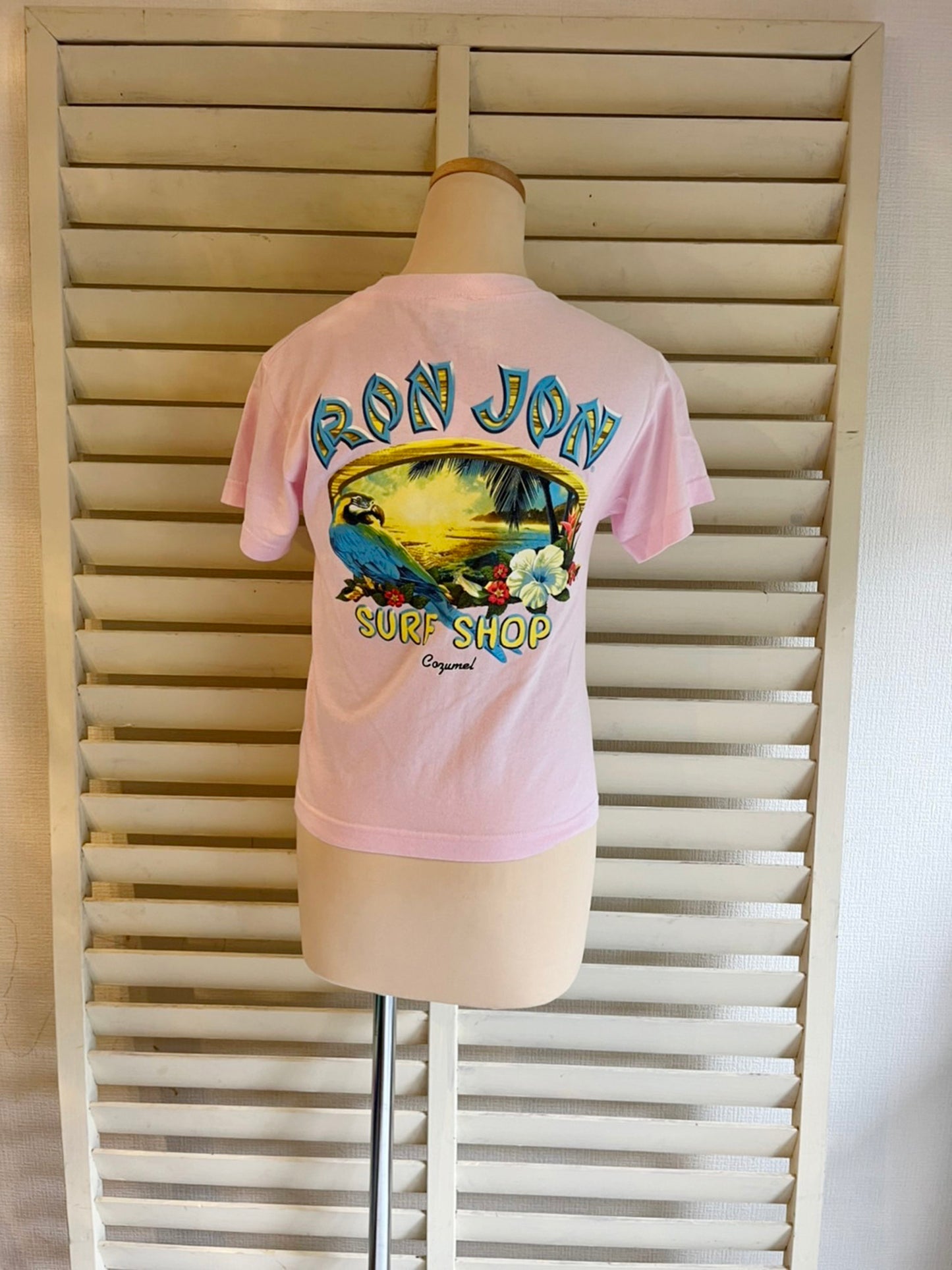 【RON JON SURF SHOP】 ロンジョン Tシャツ オウム ピンク (women's XS）