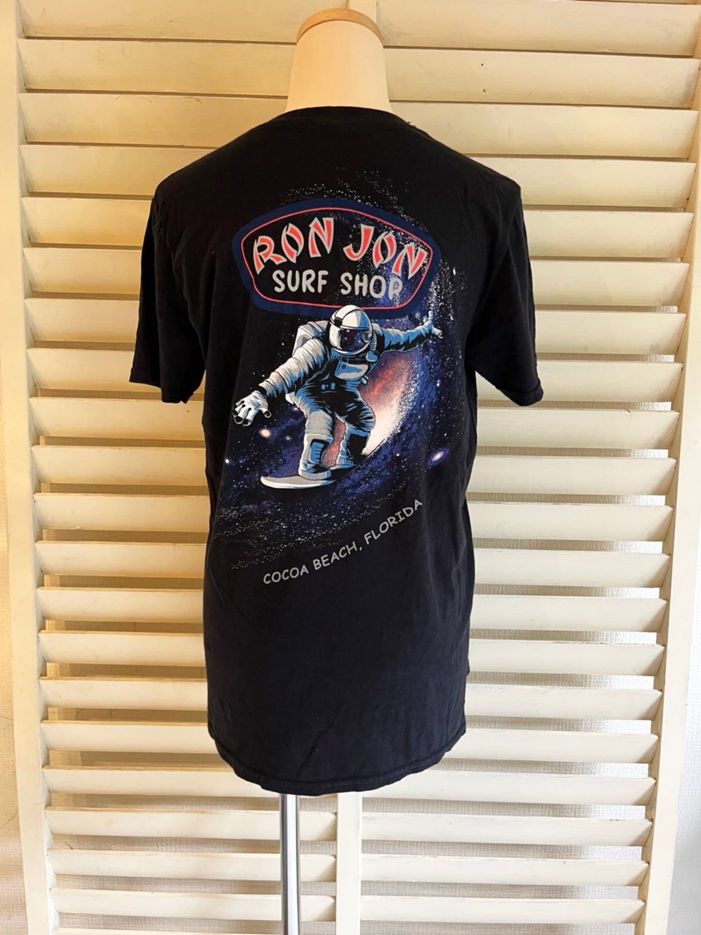 【RON JON SURF SHOP】ロンジョン 宇宙飛行士 Tシャツ ブラック (men's S）