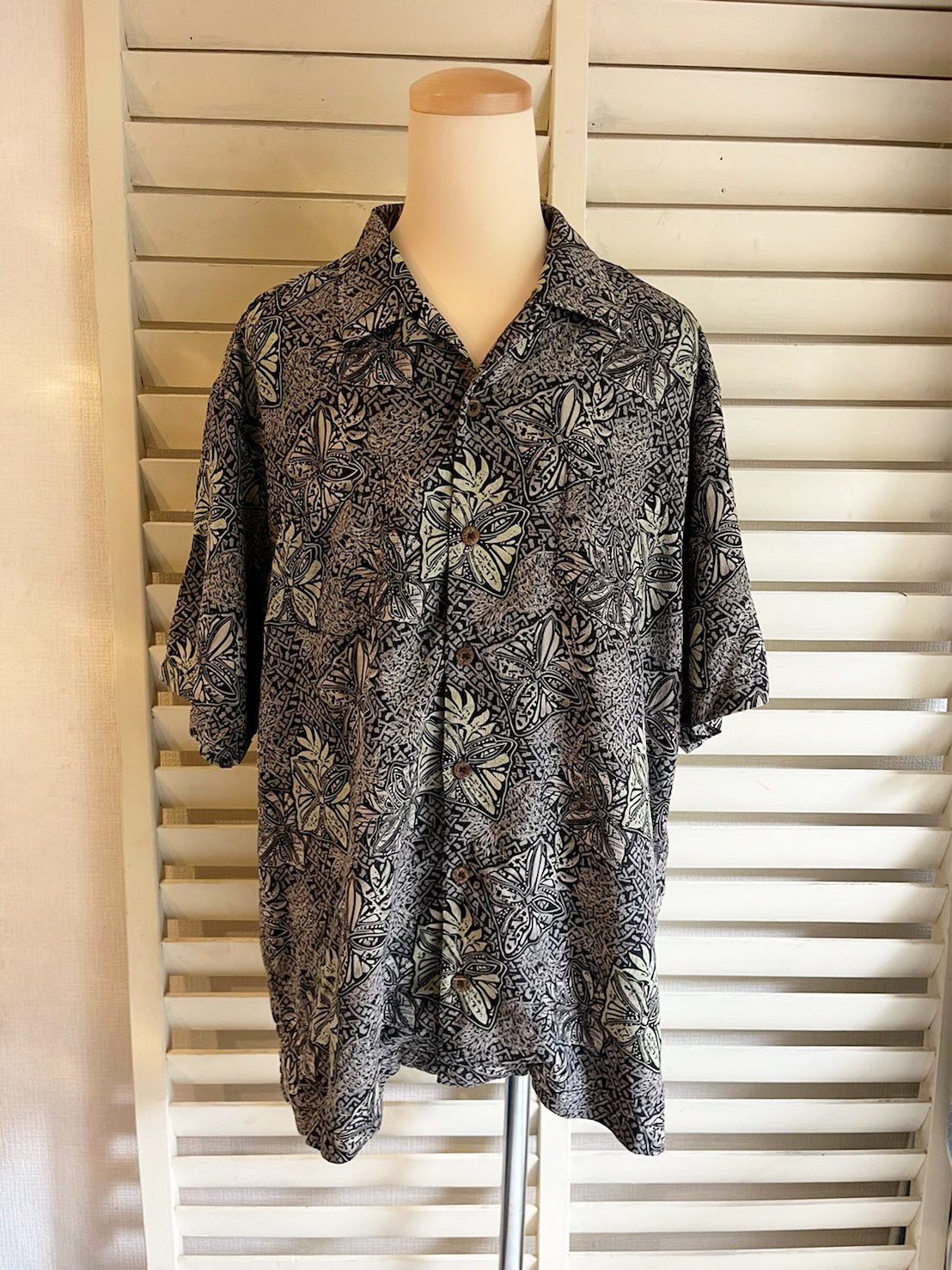 【 Tommy Bahama 】All Over Pattan Silk Aloha Shirt トミーバハマ オールオーバーパターン リーフ柄 開襟 シルク アロハシャツ （men's L)
